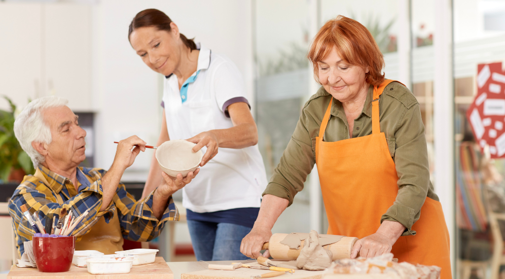 Angenehme Tage für Seniorinnen und Senioren und sorgenfreie Tage für Angehörige: Dafür sorgen die Tageszentren der FSW Pflege- und Betreuungsdienste vom Fonds Soziales Wien.