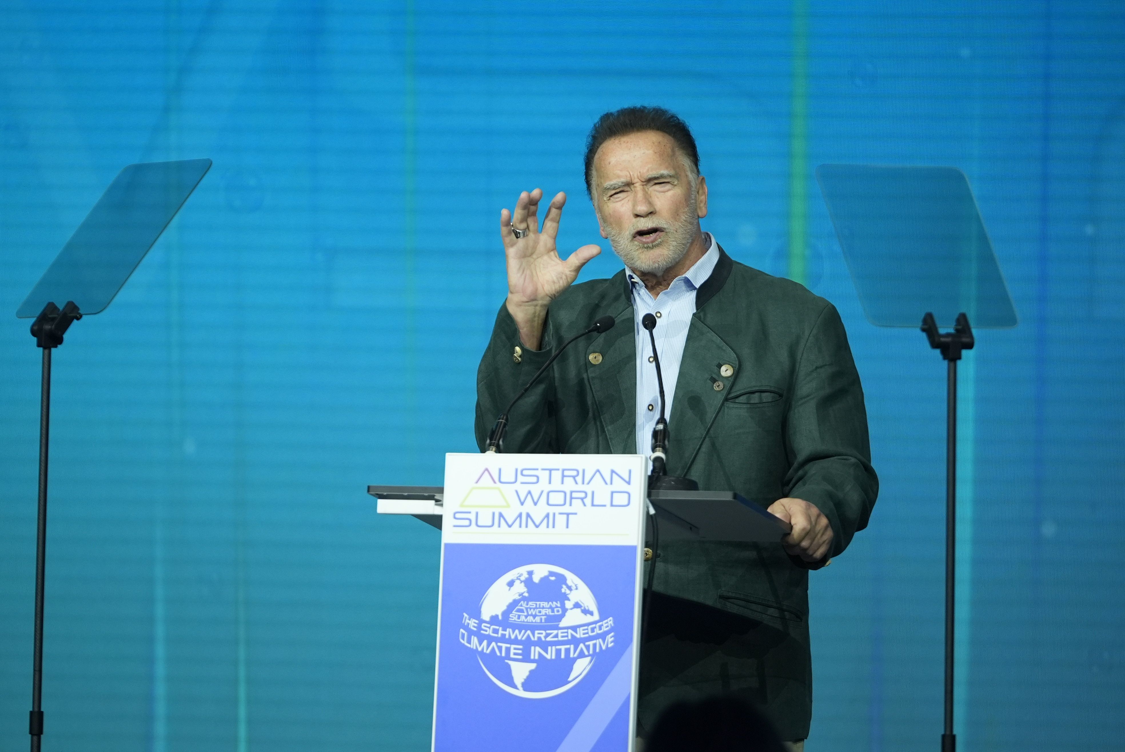 Es sei an der Zeit, etwas zu ändern, sagt Arnold Schwarzenegger beim 8. Austrian Word Summit. Konferenzen wie diese wären dafür von fundamentaler Wichtigkeit.