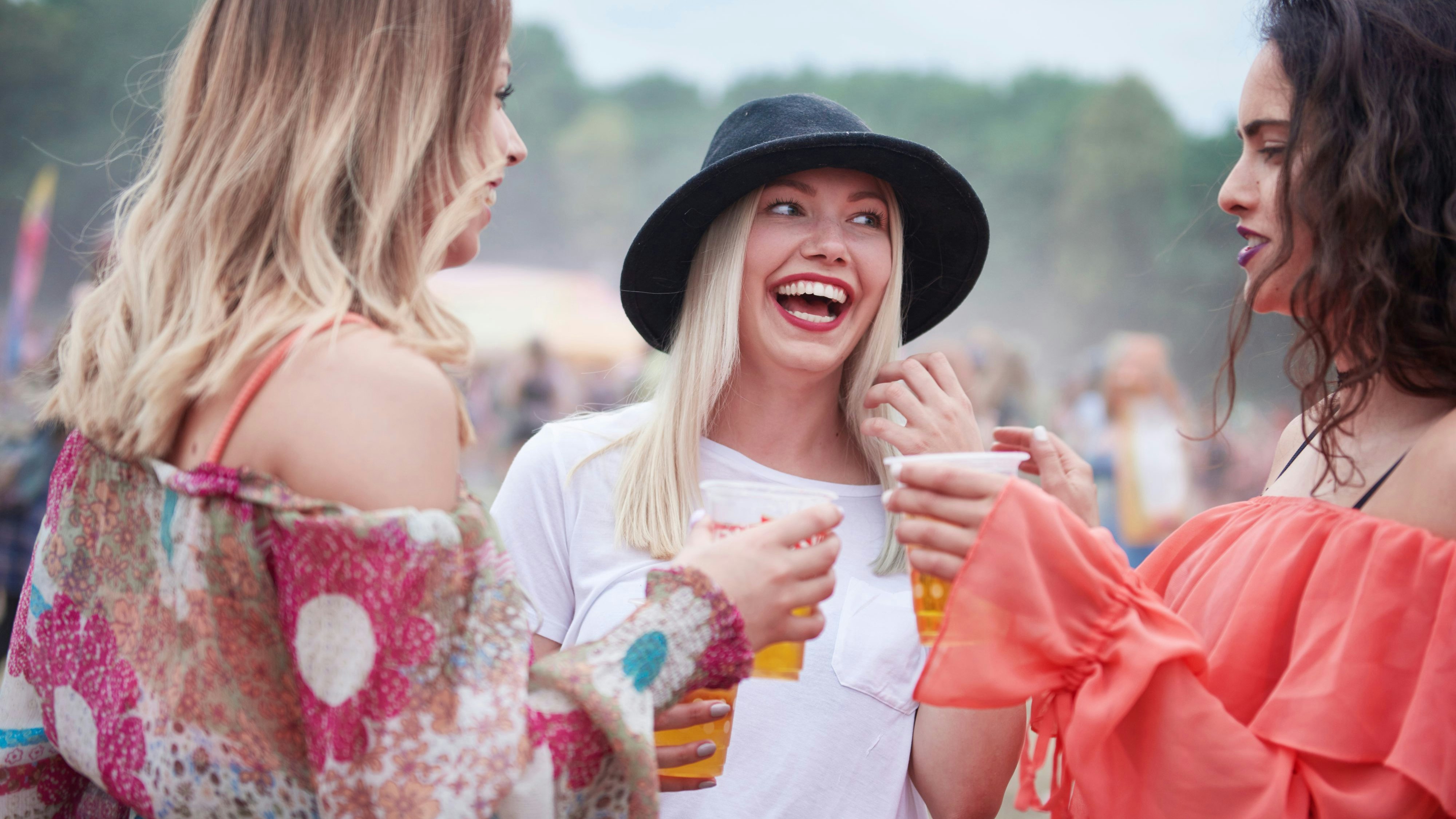 Heute.at - Kein Alkohol am Festival? So vermeidest du Dehydrierung