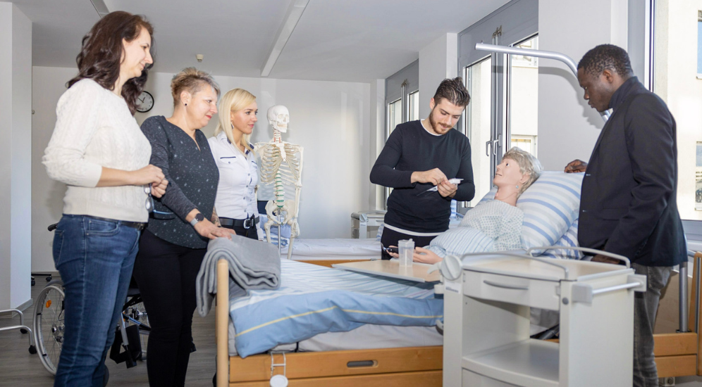 Eine Ausbildung in der Pflege eröffnet viele Möglichkeiten – auch auf dem zweiten Bildungsweg.