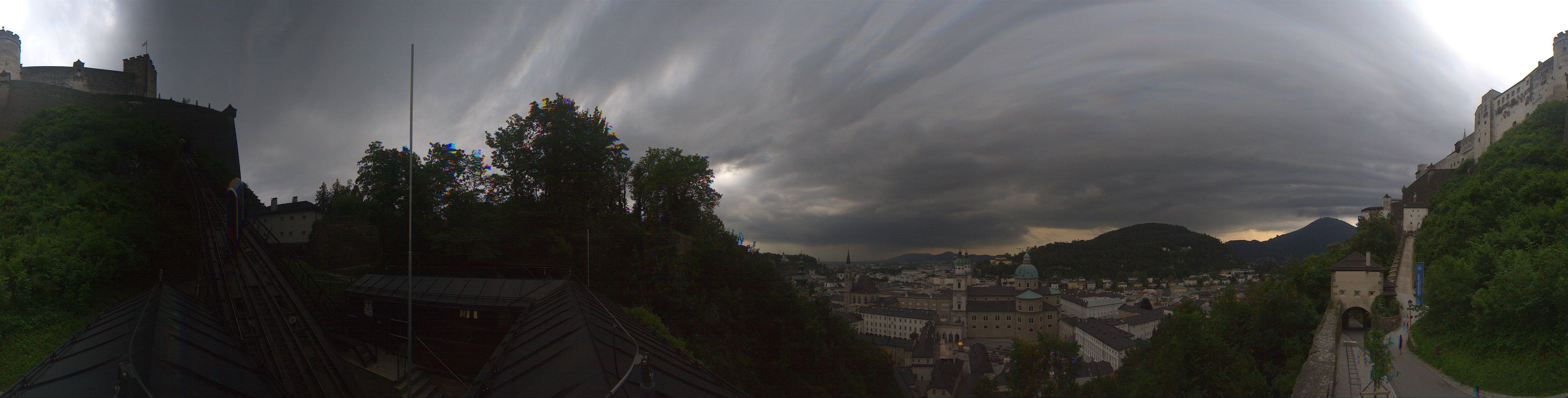 Eine Superzelle rollte am Donnerstagabend von Bayern aus auf Salzburg zu.