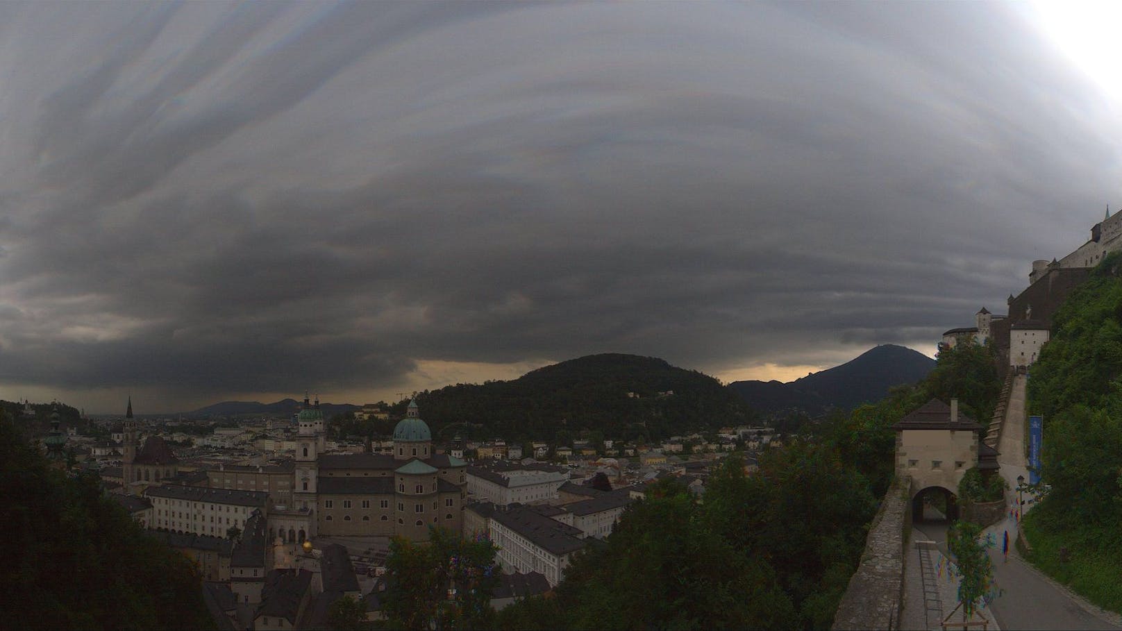 Eine Superzelle rollte am Donnerstagabend von Bayern aus auf Salzburg zu.