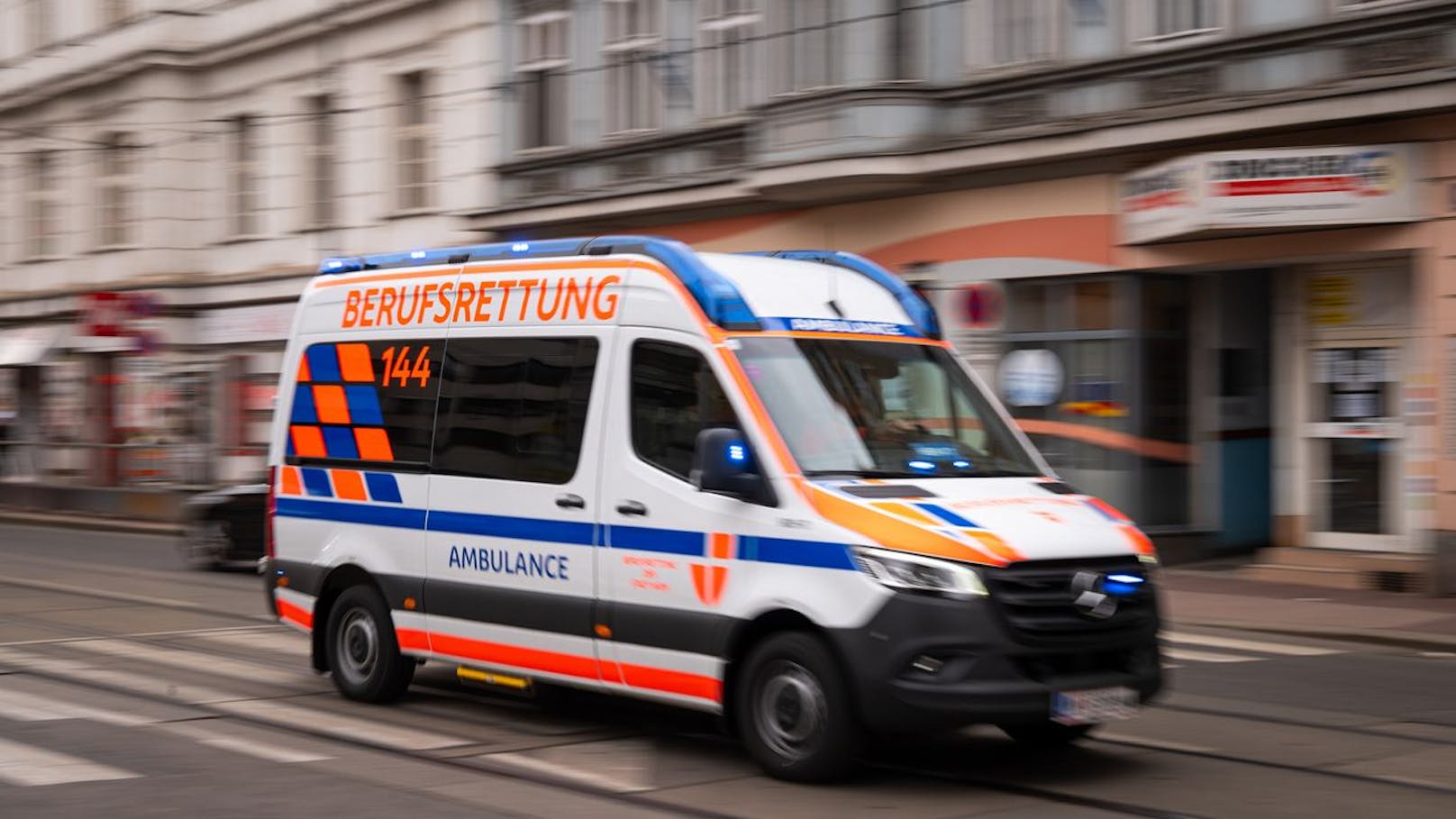 Alkolenker erfasst Fußgänger in Wien – schwer verletzt