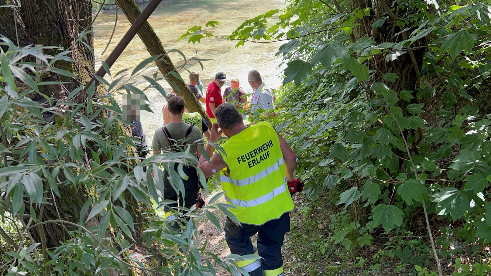 Auf Stein geprallt – fieberhafte Personensuche im Fluss