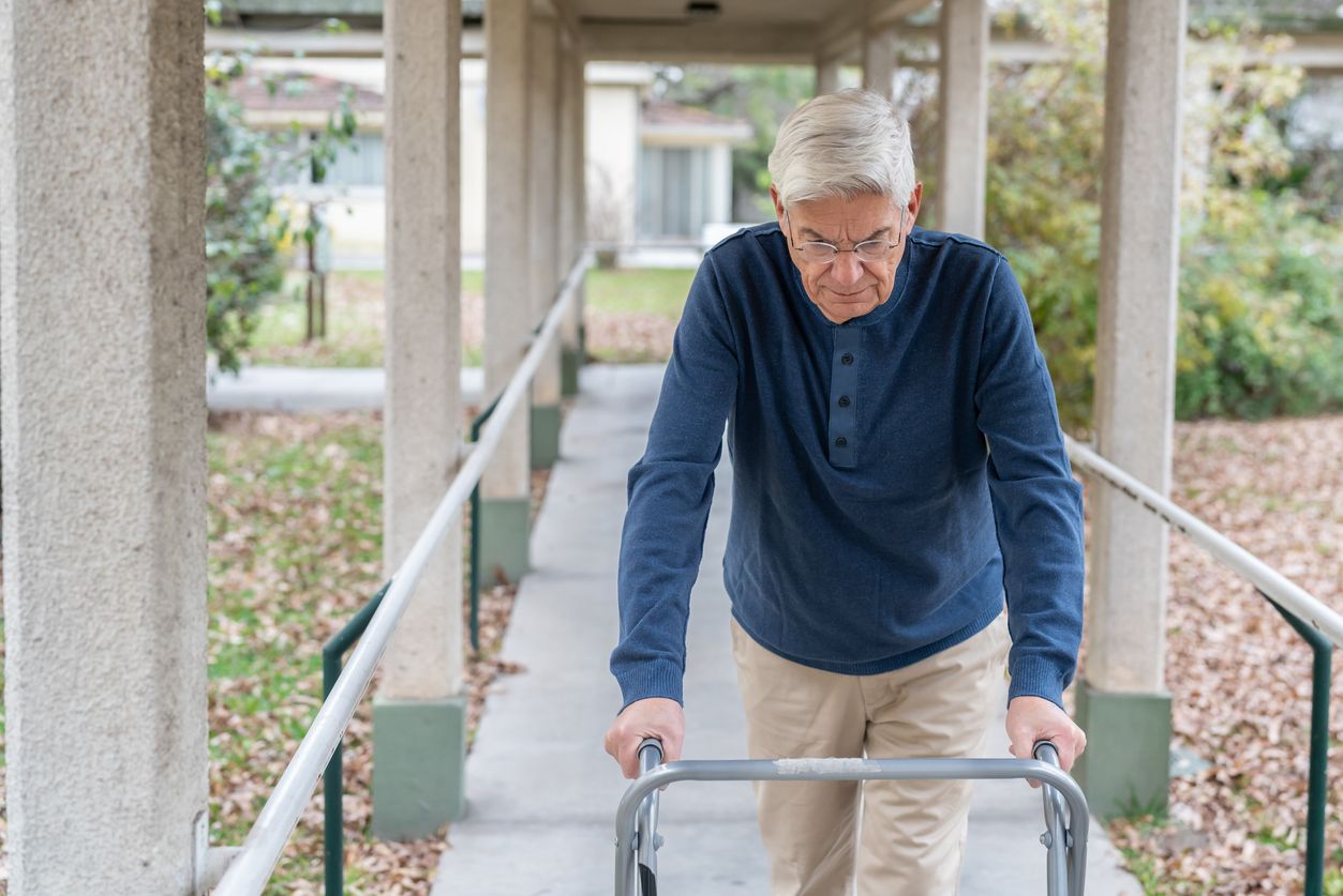 Bei den Männern stieg die Häufigkeit von Einschränkungen bei allgemeinen Aktivitäten des täglichen Lebens von 12,8 auf 17,9 Prozent.