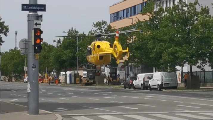 Autofahrer mäht in Wien Teenager um – Heli im EInsatz