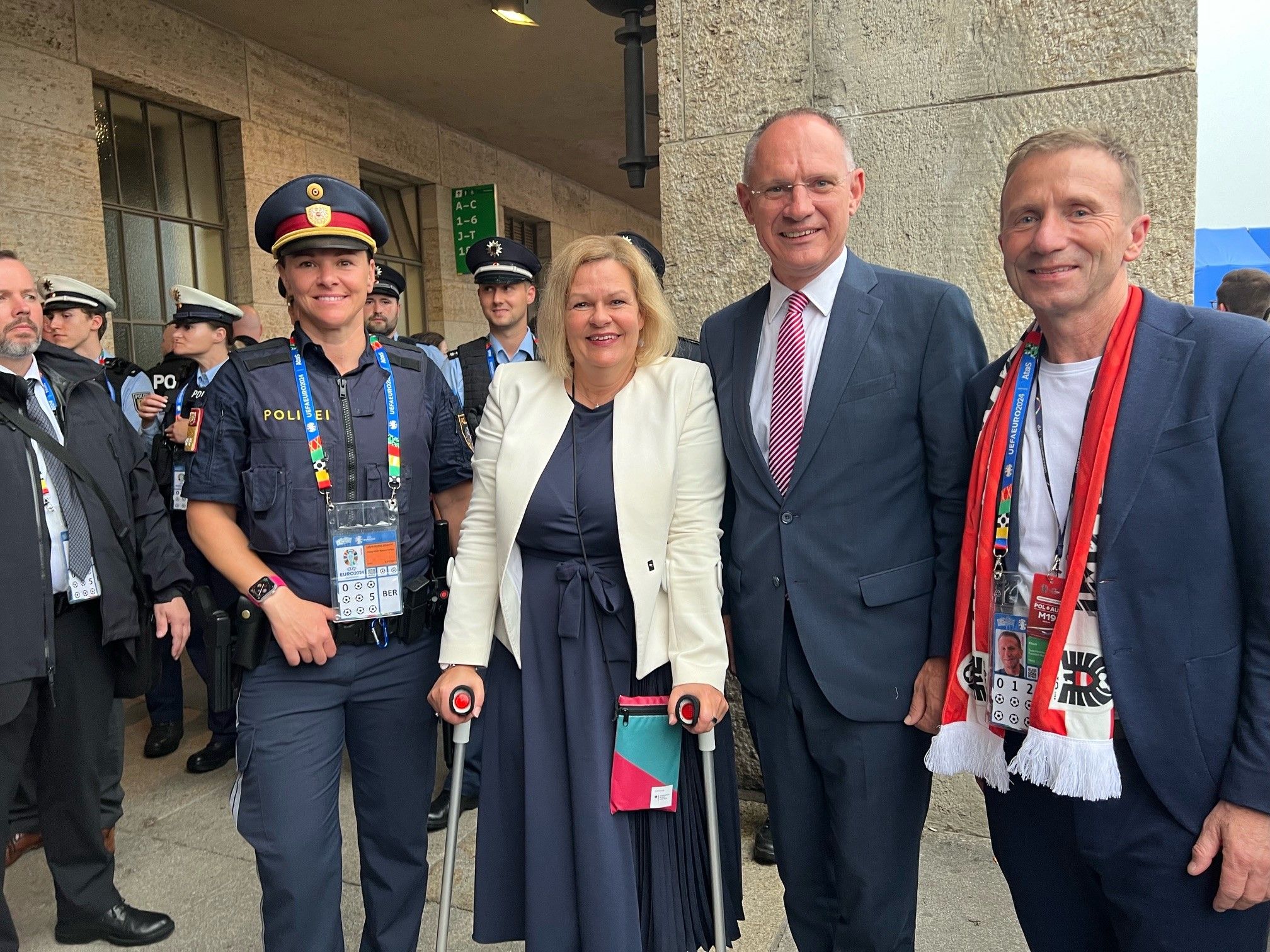 Innenminister Gerhard Karner (ÖVP) bedankte sich am Freitag in Berlin für den Einsatz der Polizisten in Deutschland.