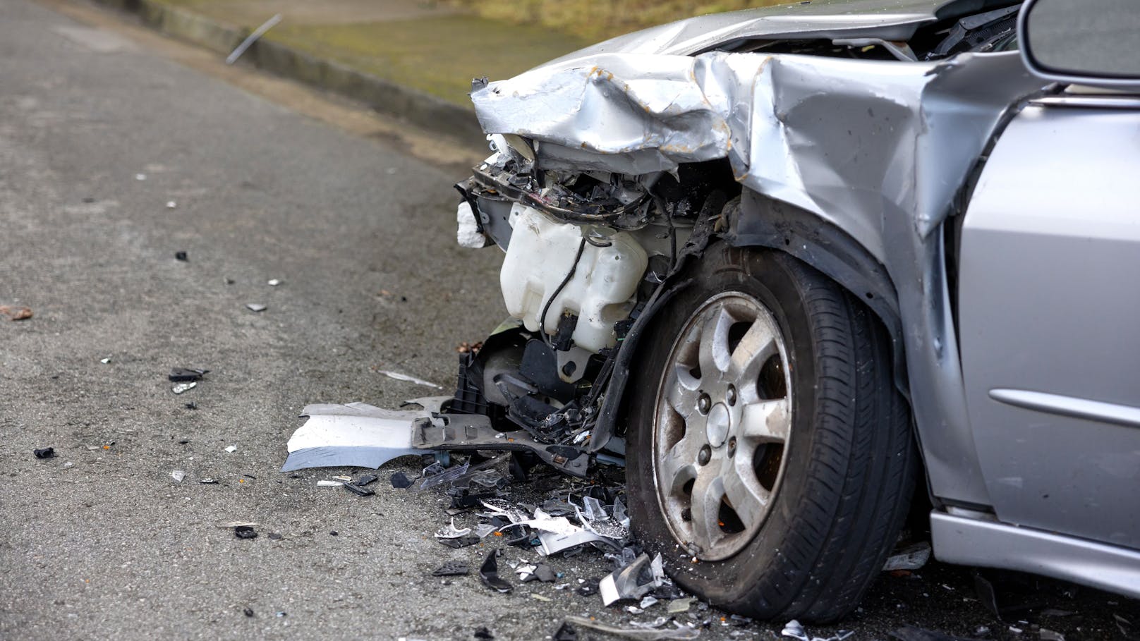 Steirerin überholt Lkw – dann überschlägt sich ihr Auto