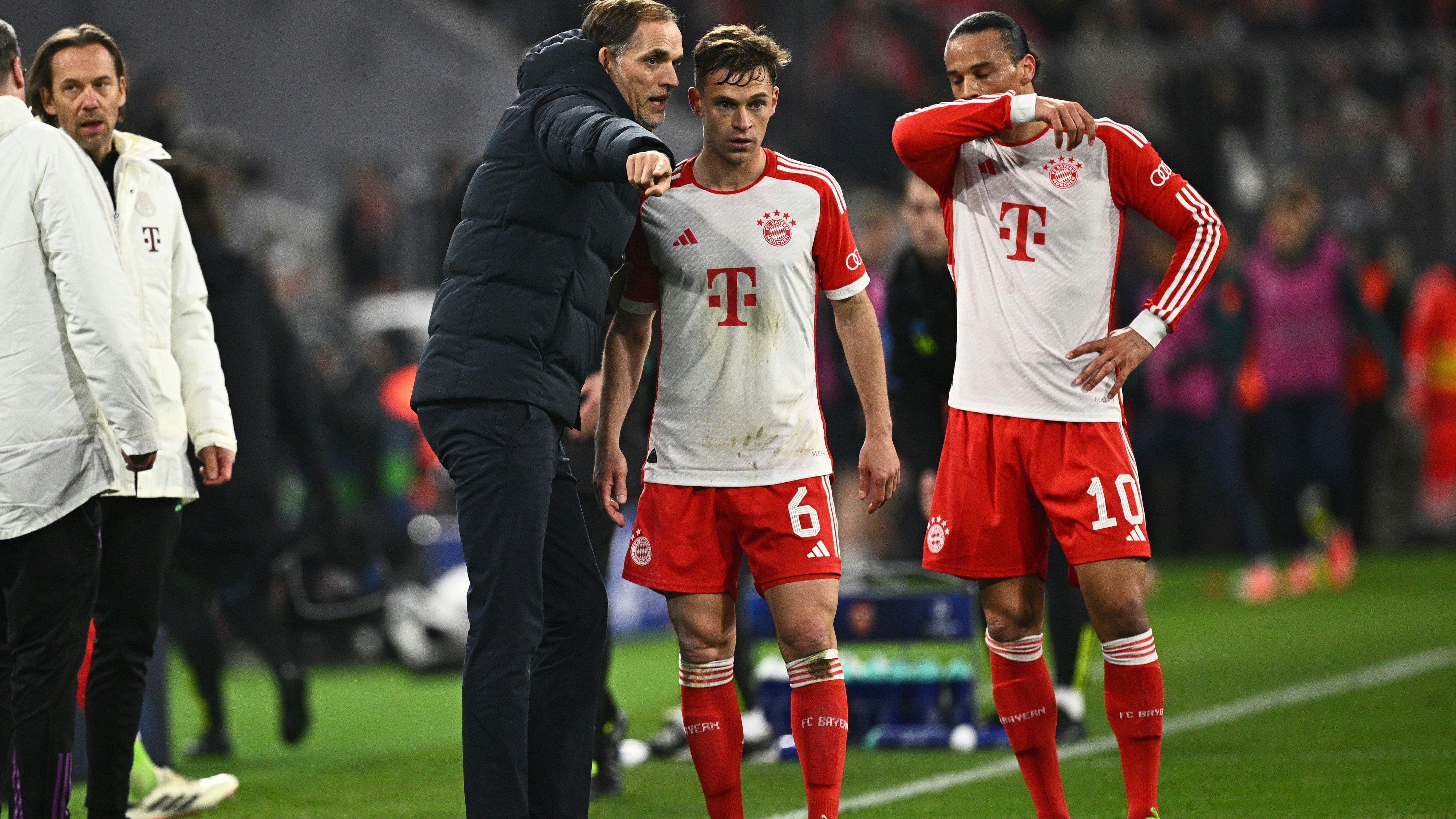 Keine gute Basis: Auch wenn Joshua Kimmich (MItte) unter Bayerns letztem Trainer, Thomas Tuchel, einige Erfolge landen konnte, war das Verhältnis zwischen den beiden bis zum Abgang Tuchels angespannt und niemals ganz friktionsfrei