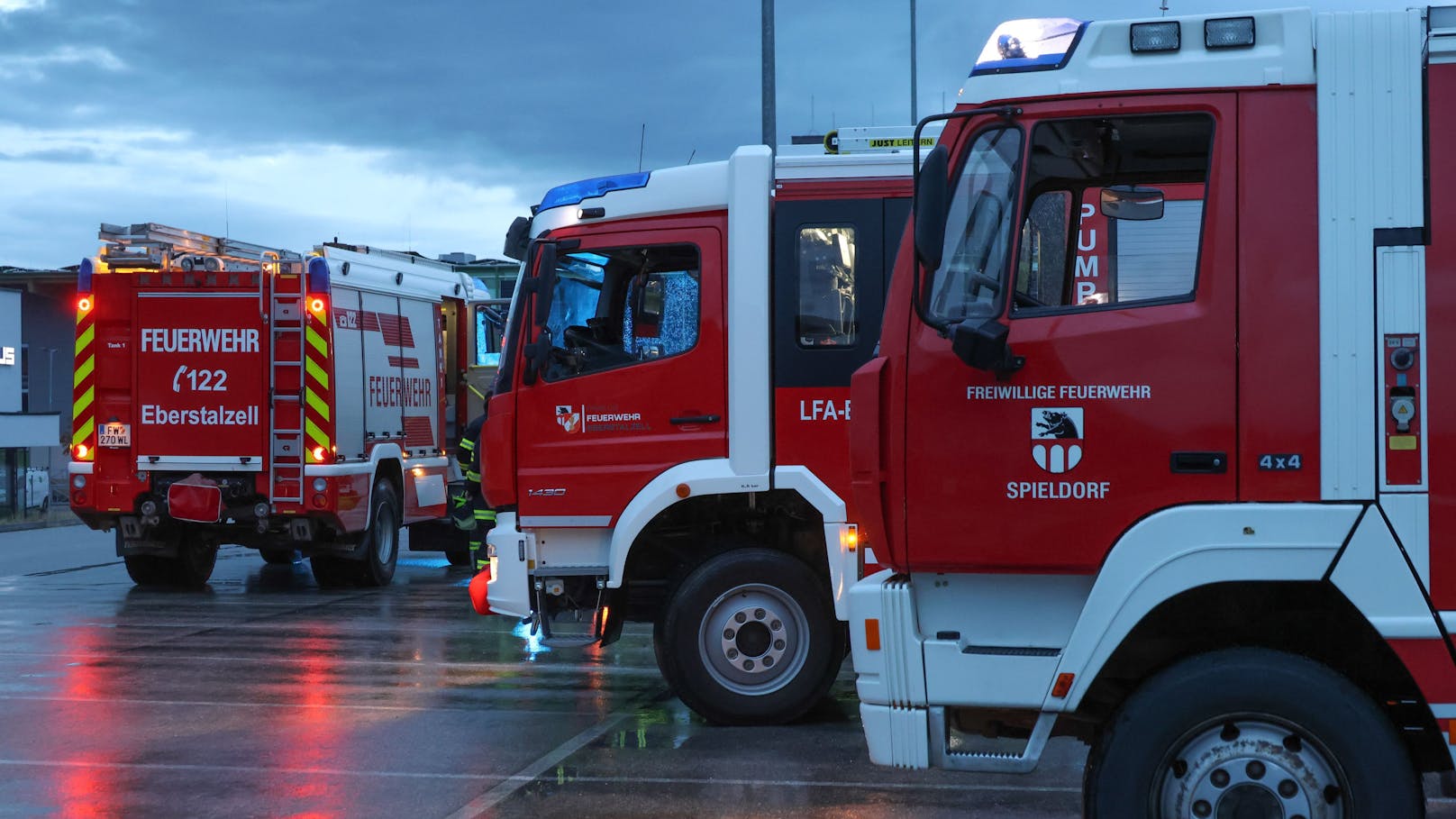 In Eberstalzell (Bezirk Wels-Land) wurden am Samstag in den frühen Morgenstunden zwei Feuerwehren zu einer Personensuche alarmiert.