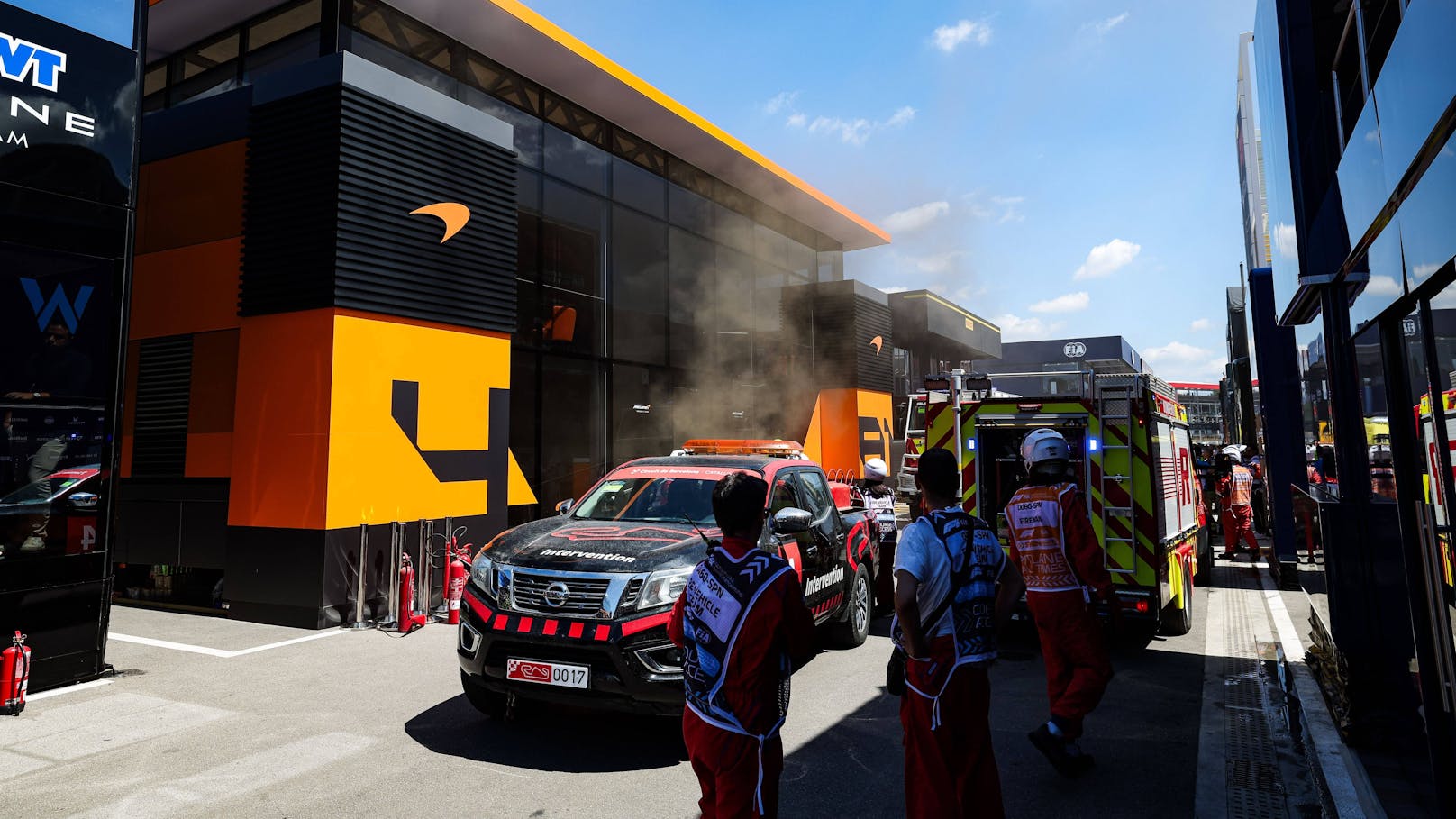 Feuer in Barcelona – Box von McLaren brennt