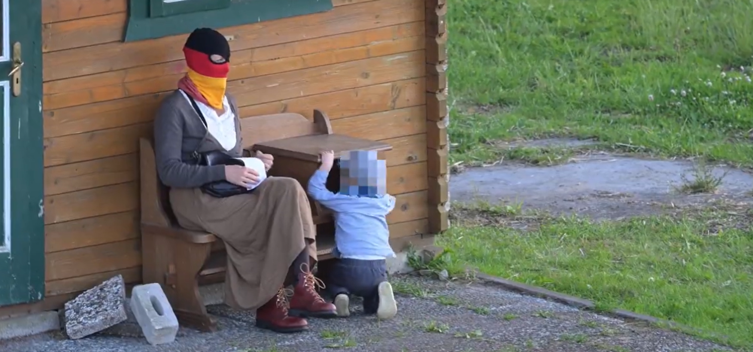 Am 15. Juni 2024 fand auf dem sogenannten Heimathof in der Umgebung der Gemeinde Eschede in Niedersachsen eine Sonnenwendfeier der Neonaziszene statt.