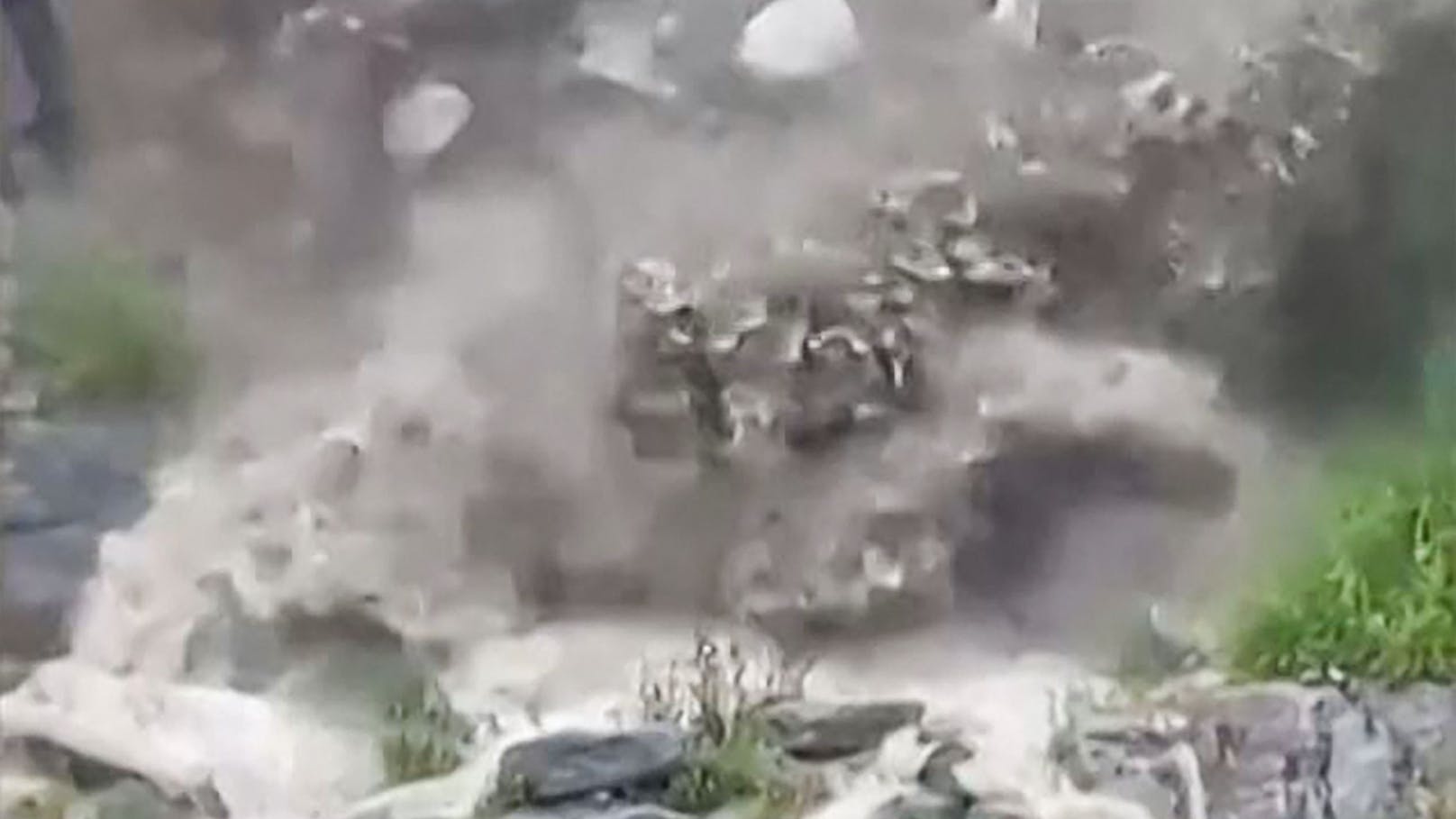 Starkregen: Zermatt kämpft mit heftigem Hochwasser
