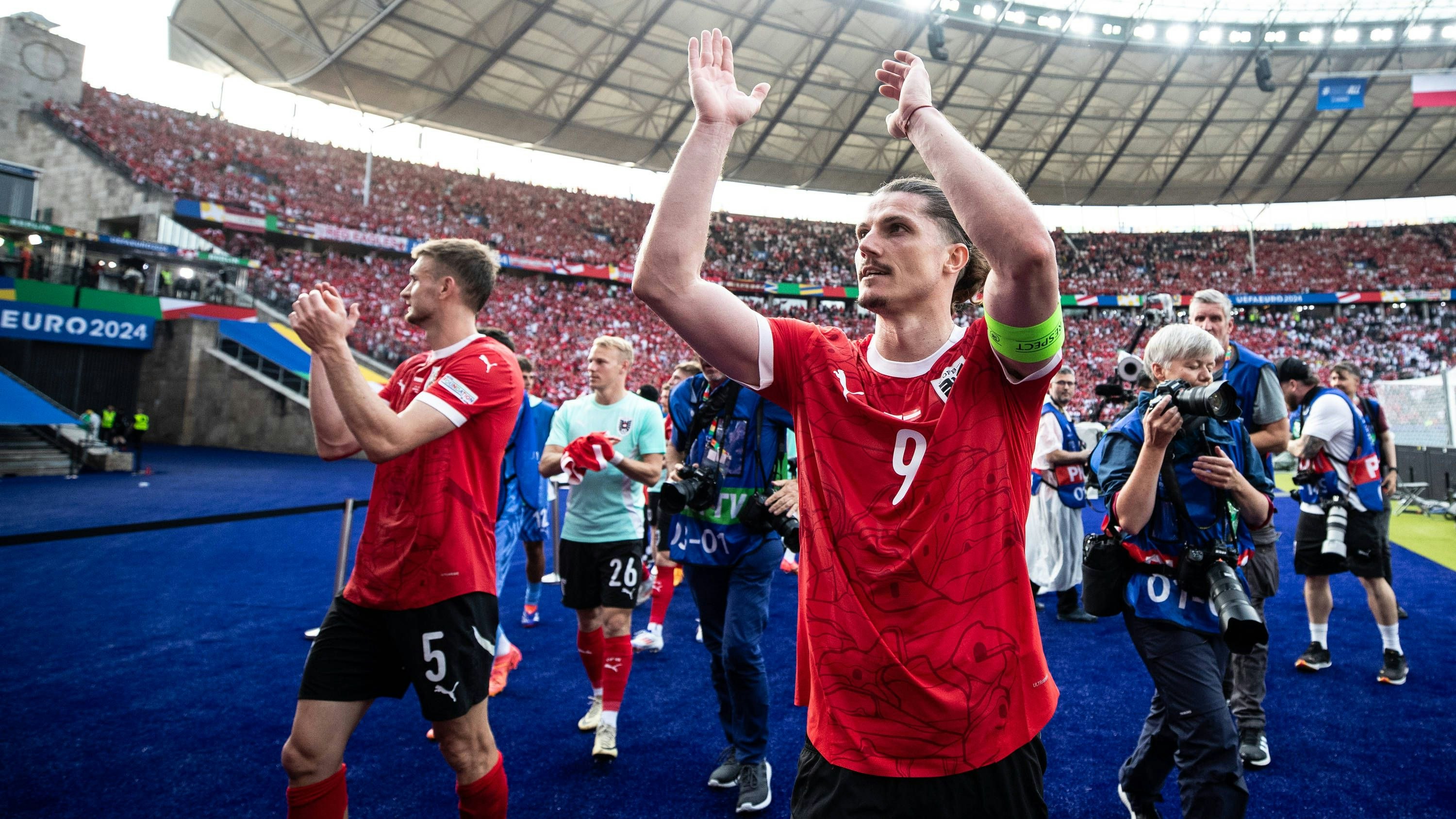 Österreich gewann das erste "EM-Endspiel" in Berlin gegen Polen mit 3:1. In der Tabelle schob sich die Rangnick-Truppe vor dem Abendspiel Frankreich gegen Holland auf Rang drei – punktegleich mit dem Führungsduo.