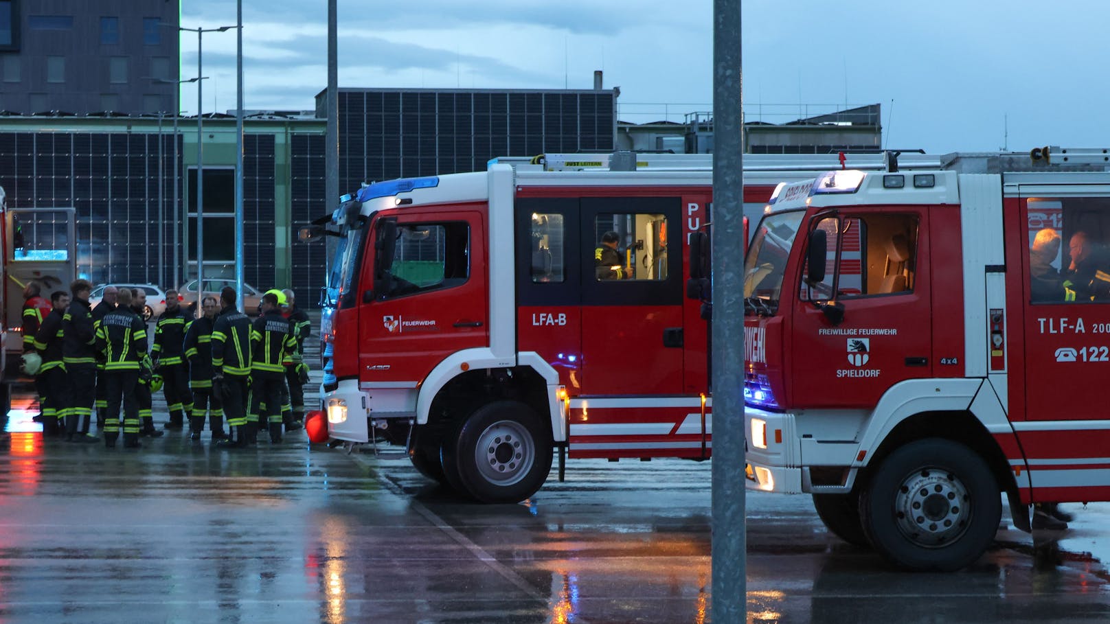 In Eberstalzell (Bezirk Wels-Land) wurden am Samstag in den frühen Morgenstunden zwei Feuerwehren zu einer Personensuche alarmiert.