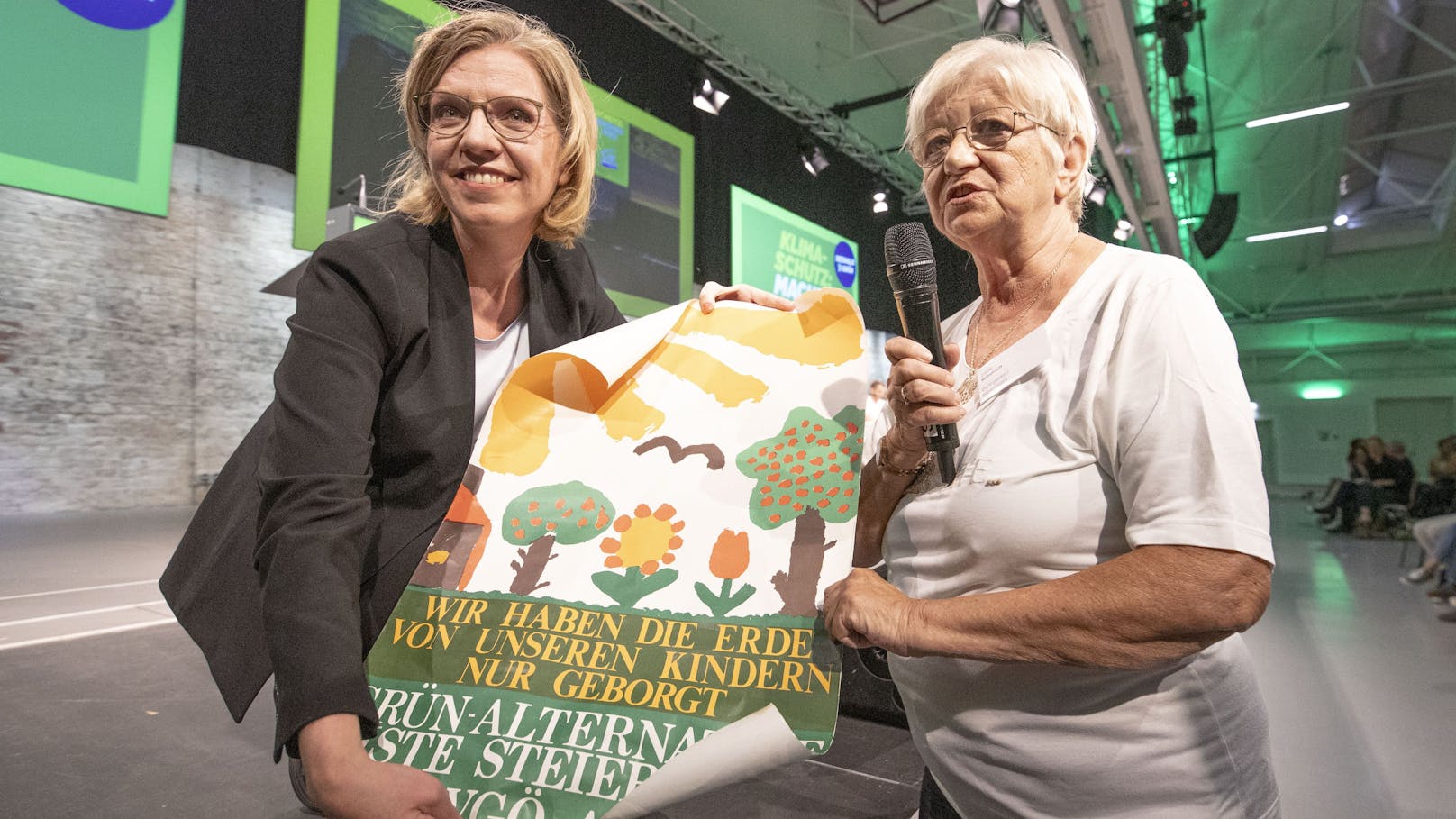 Hinter Vizekanzler Kogler und Gewessler reihen sich Justizministerin Alma Zadić, Klubchefin Sigrid Maurer und Generalsekretärin Olga Voglauer auf der Bundesliste der Grünen ein.