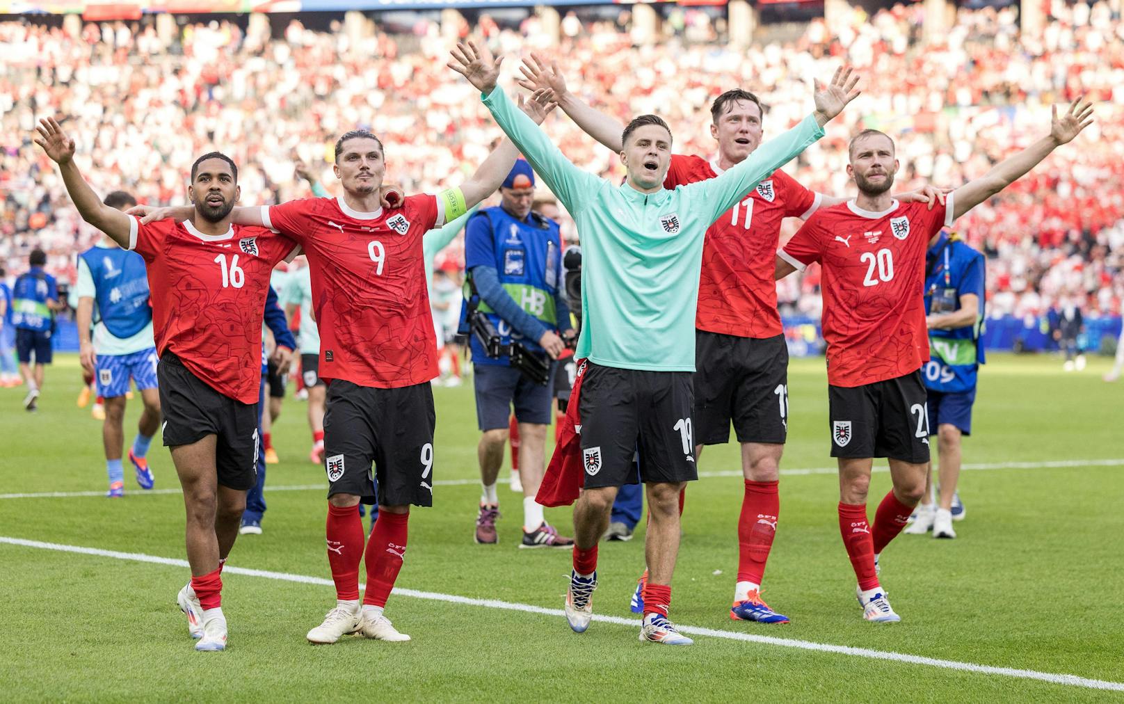Österreich gewann das erste "EM-Endspiel" in Berlin gegen Polen mit 3:1. In der Tabelle schob sich die Rangnick-Truppe auf Rang drei.