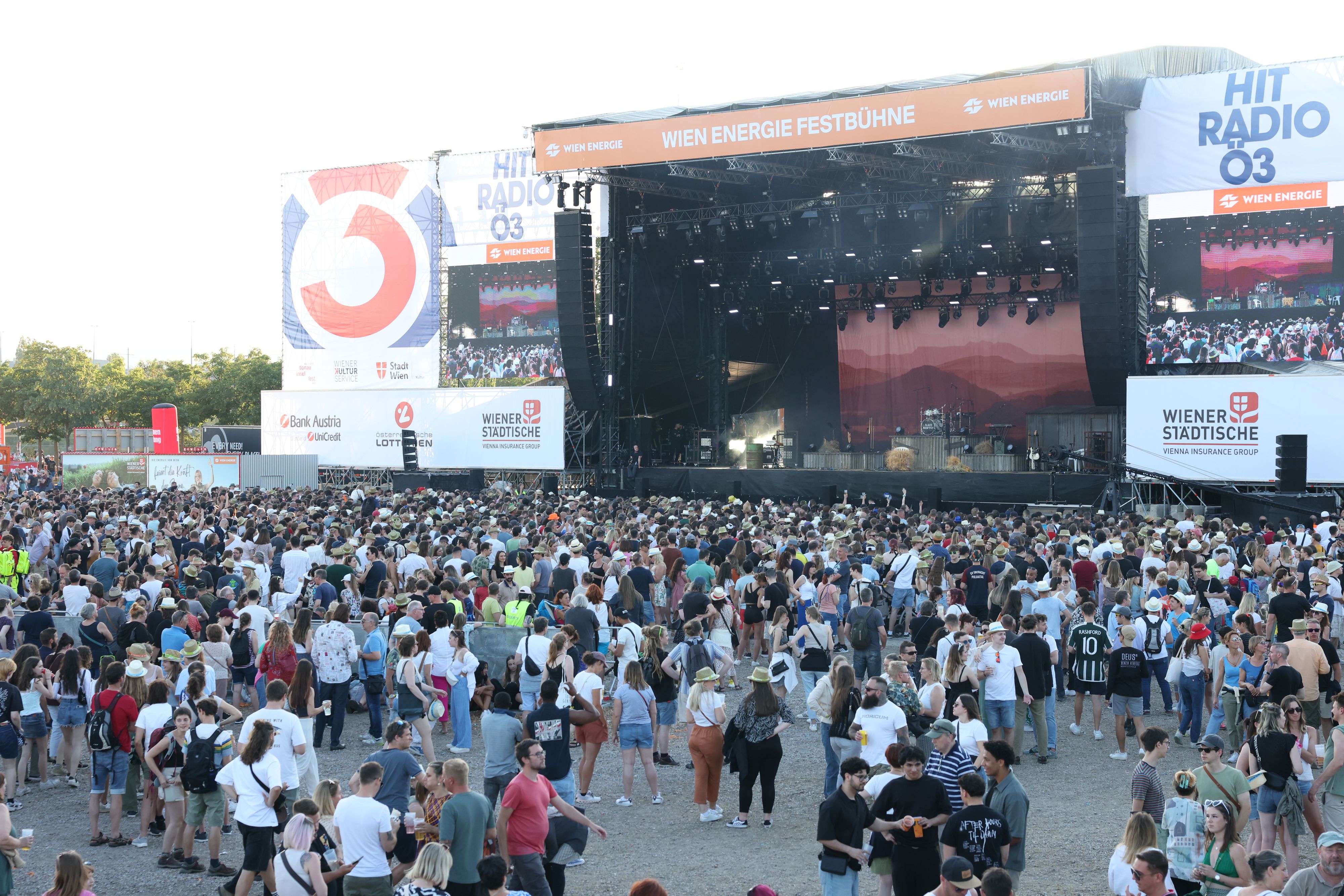 Wanda beendet Donauinselfest, Stör-Aktion bleibt aus.
