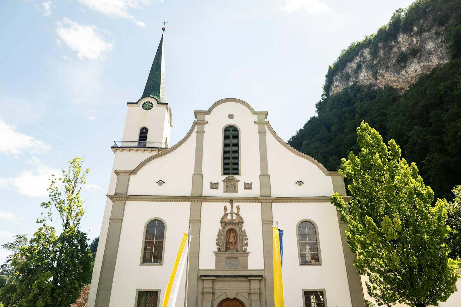 Das Paar heiratete in der Pfarrkirche St. Karl Borromäus in Hohenems in Österreich.