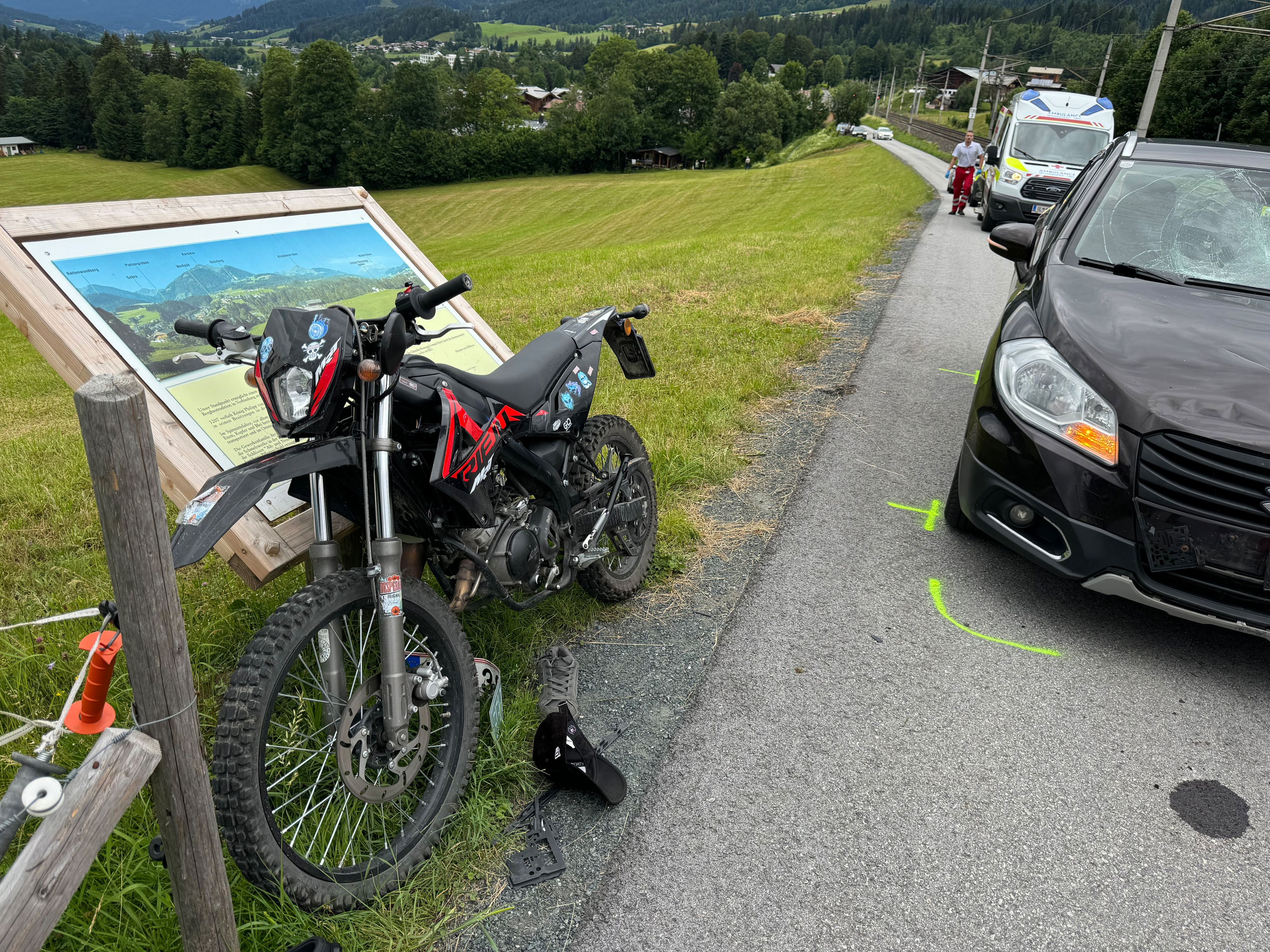 Die beiden Jugendlichen wurden bei dem Unfall verletzt.