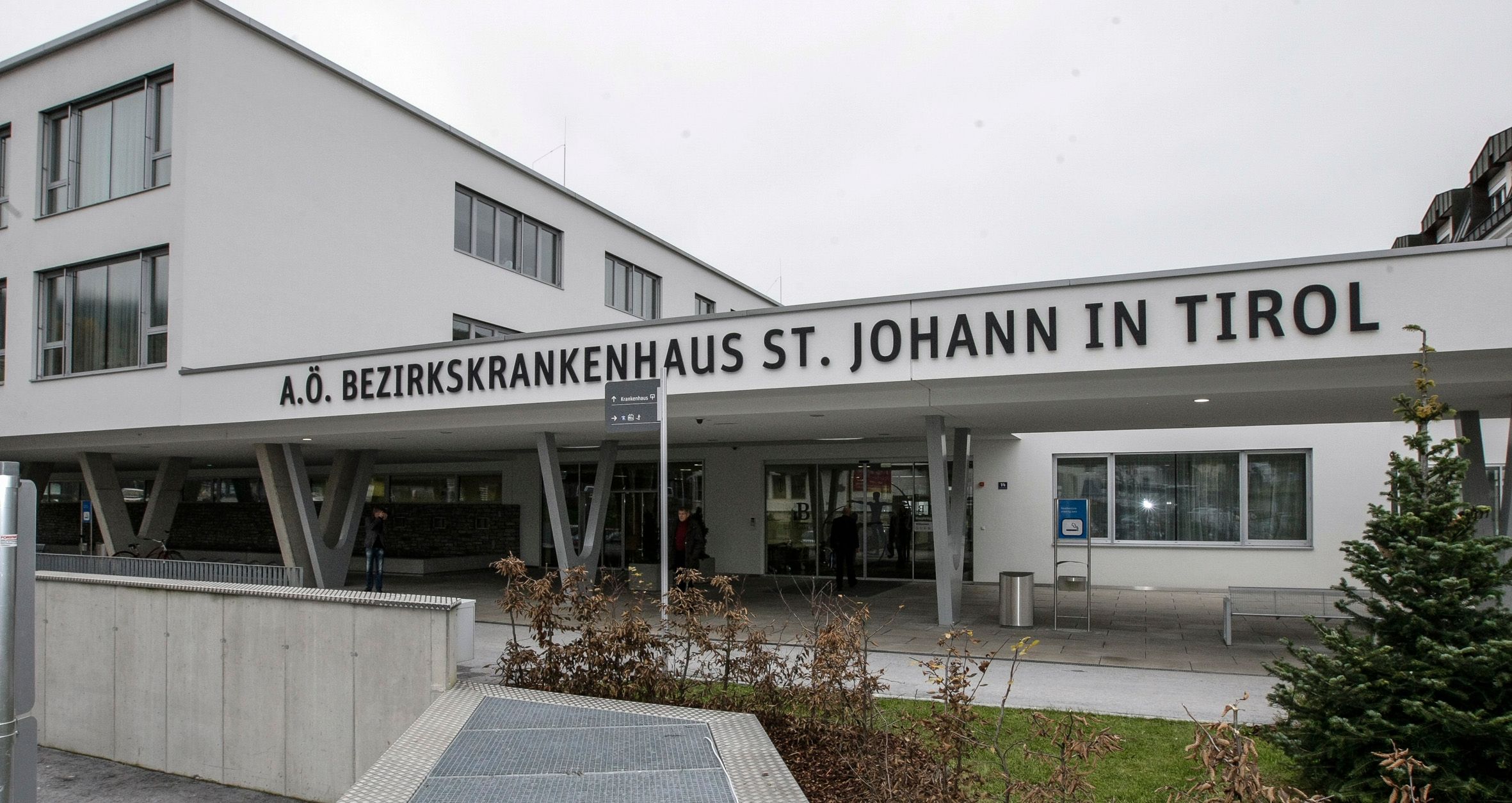 Die verletzten Radrennfahrer wurden in ein Krankenhaus gebracht.