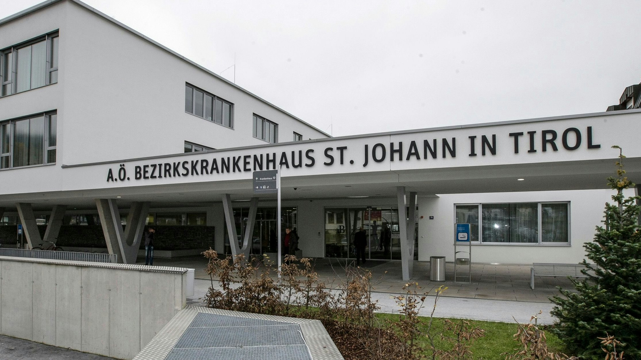 Heute.at - Zwei Rennradfahrer in Nobel-Ort von Auto erfasst