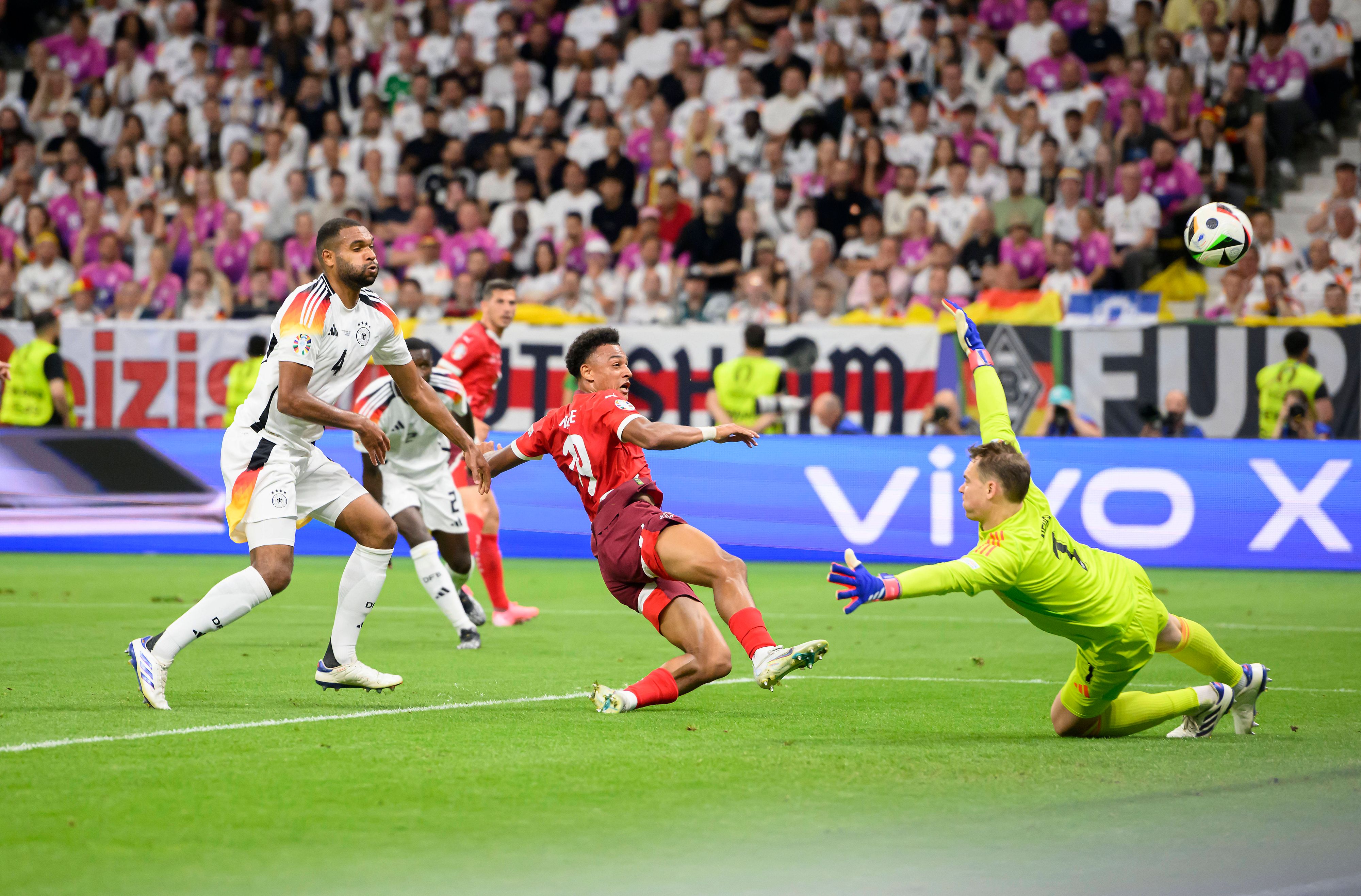 Jonathan Tah patzt beim Gegentor, fasst zudem eine Sperre aus.