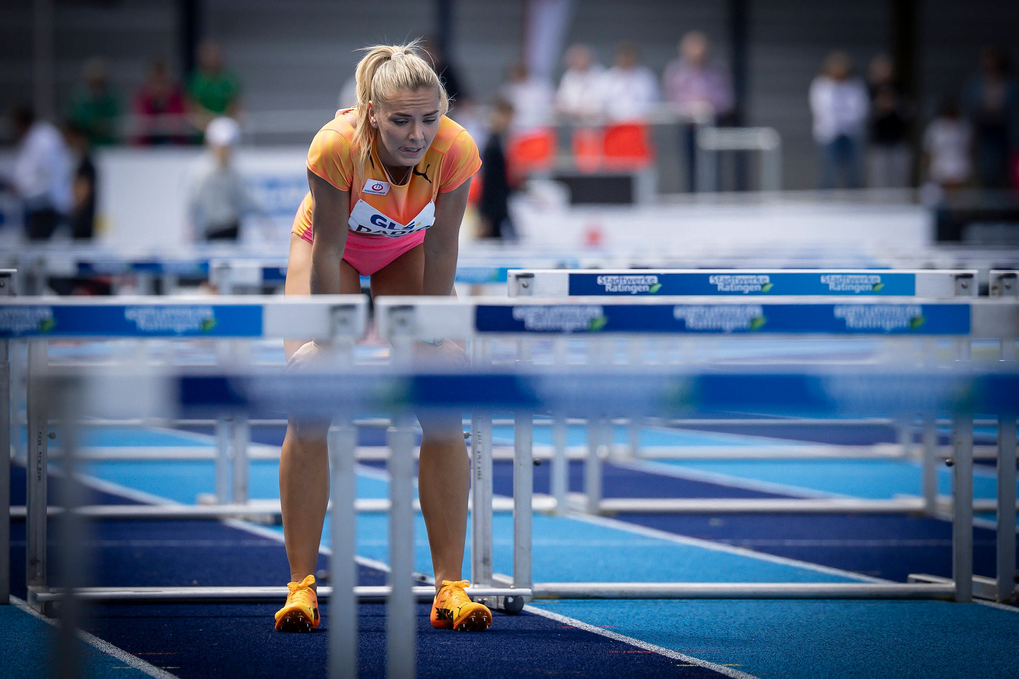 Ivona Dadic scheitert über die 100m Hürden.