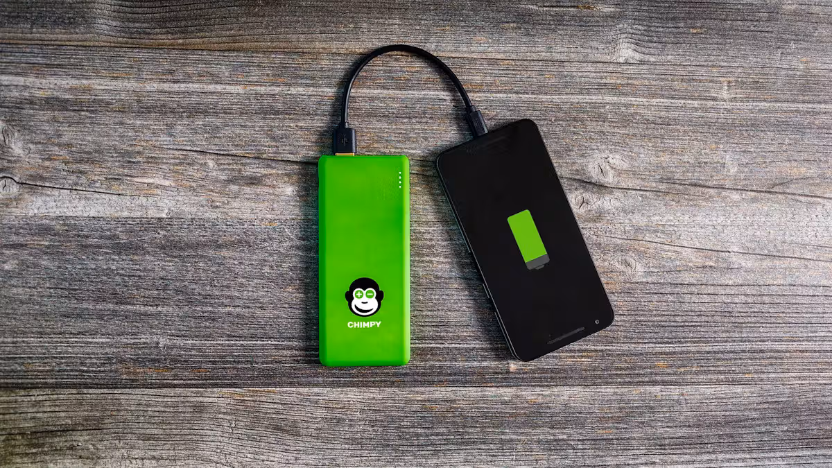 Chimpy ersetzt die bisherigen Powerbanks durch leistungsfähigere Akkus.