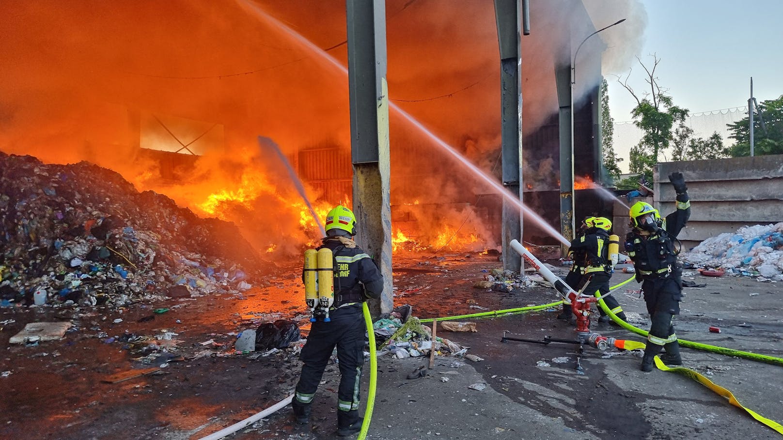 Am Gelände der Abfallwirtschaft war ein Feuer ausgebrochen