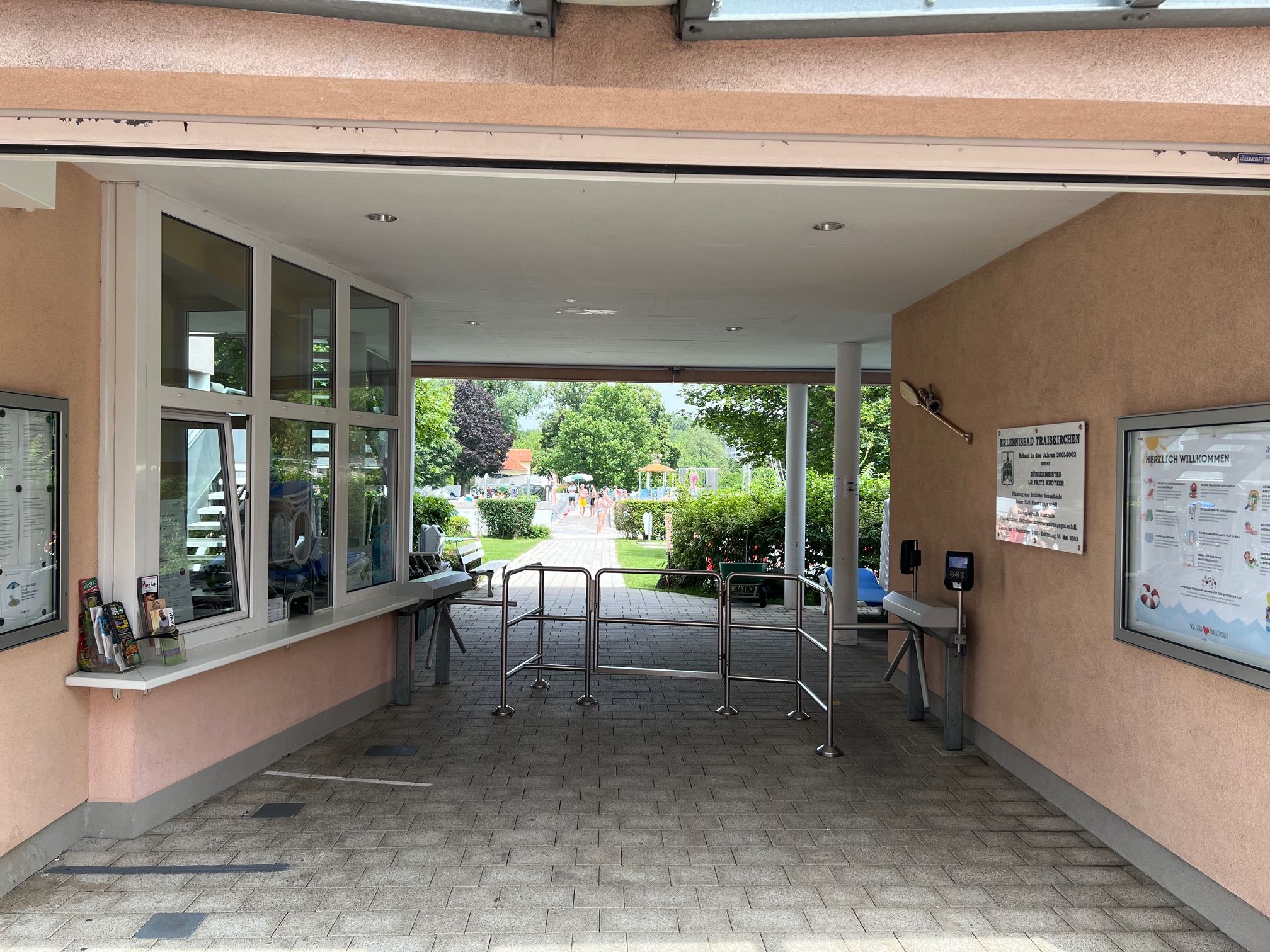 Das Freibad in Traiskirchen: Hier soll es zu den Übergriffen gekommen sein.