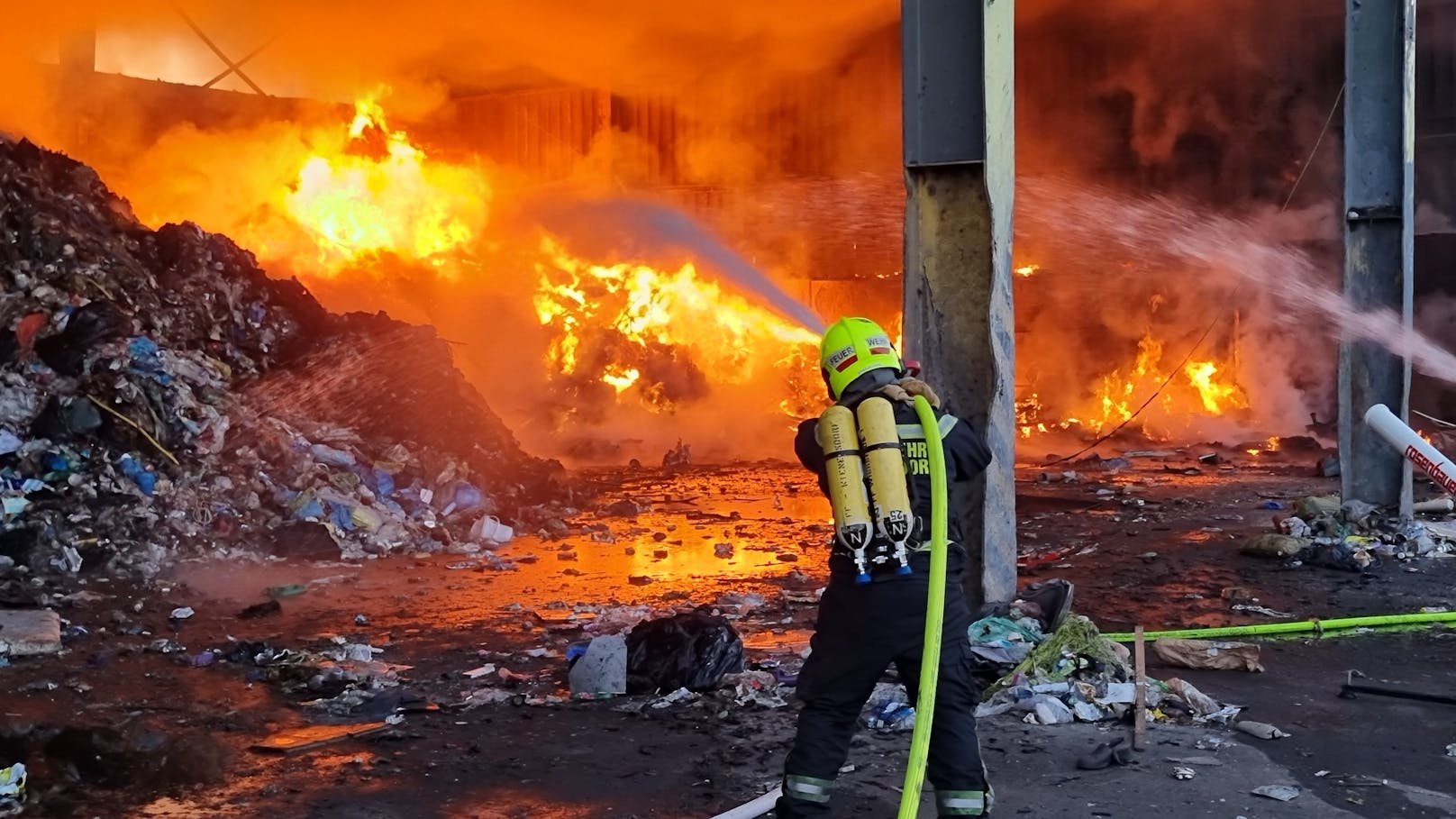 Am Gelände der Abfallwirtschaft war ein Feuer ausgebrochen