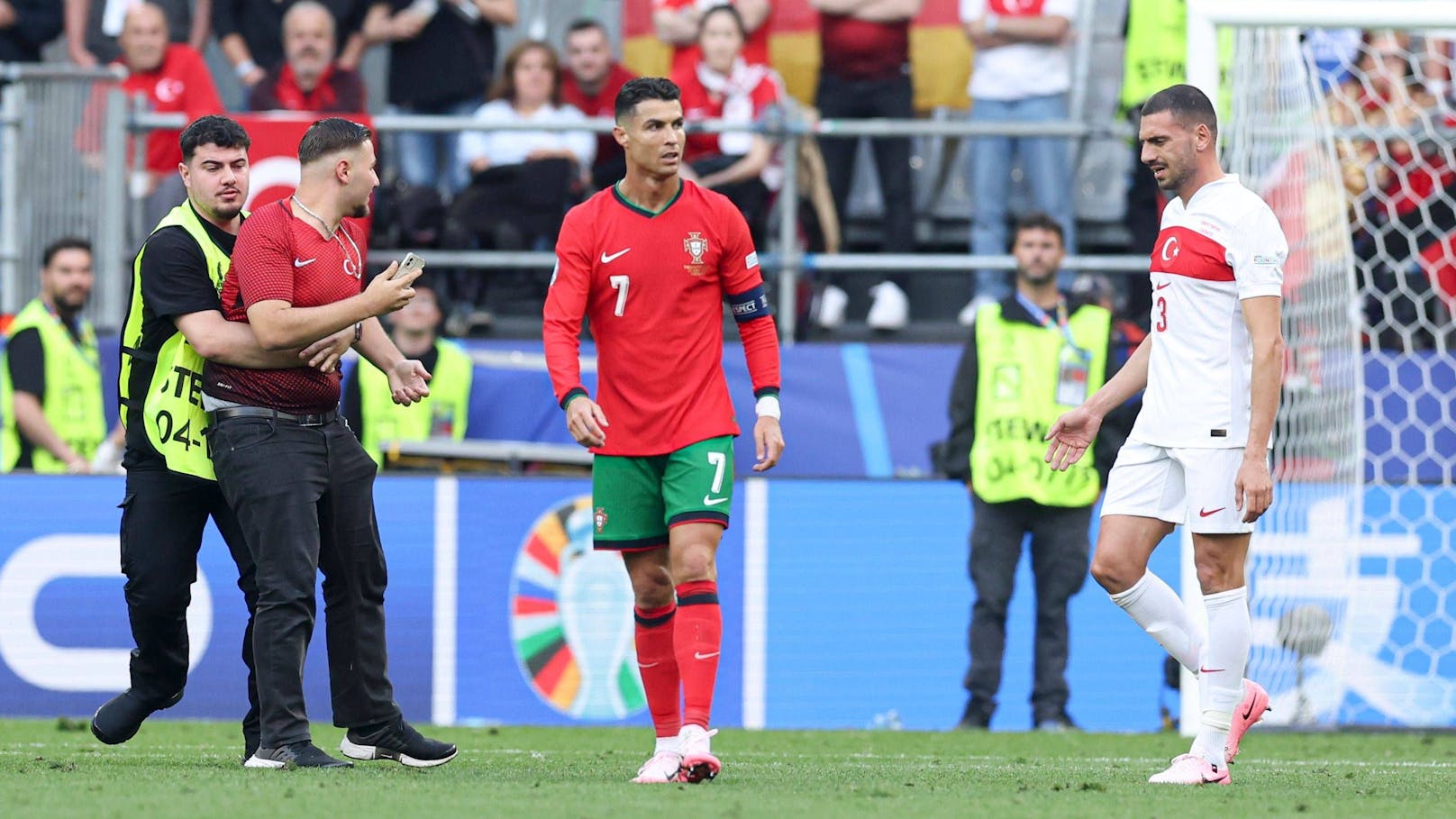 UEFA reagiert nach Flitzer-Wahnsinn um Ronaldo