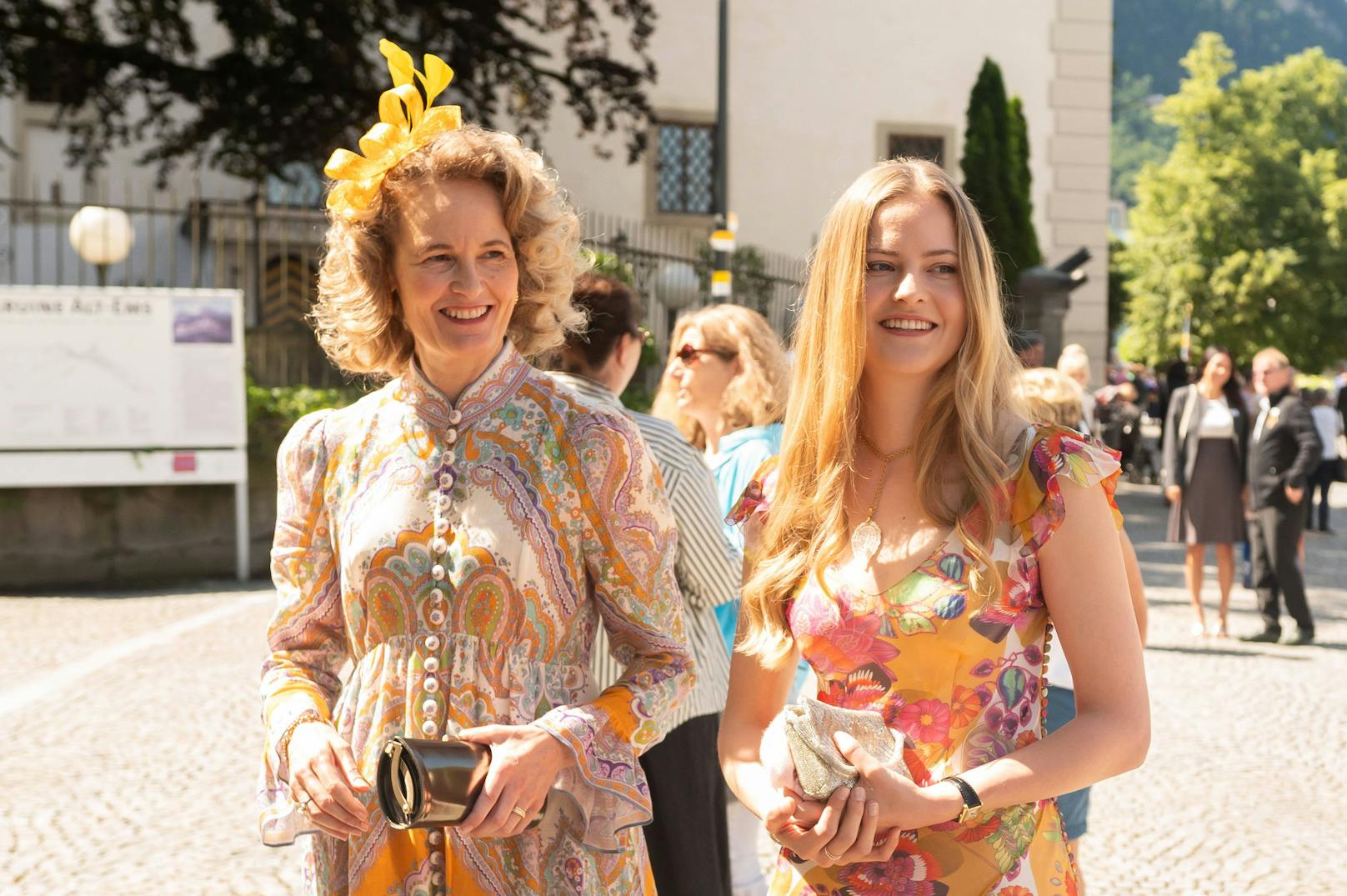Auch die Royals aus Liechtenstein waren anwesend. Prinzessin Sophie und Prinzessin Marie Caroline trugen sommerliche Kleider mit floralem Muster.