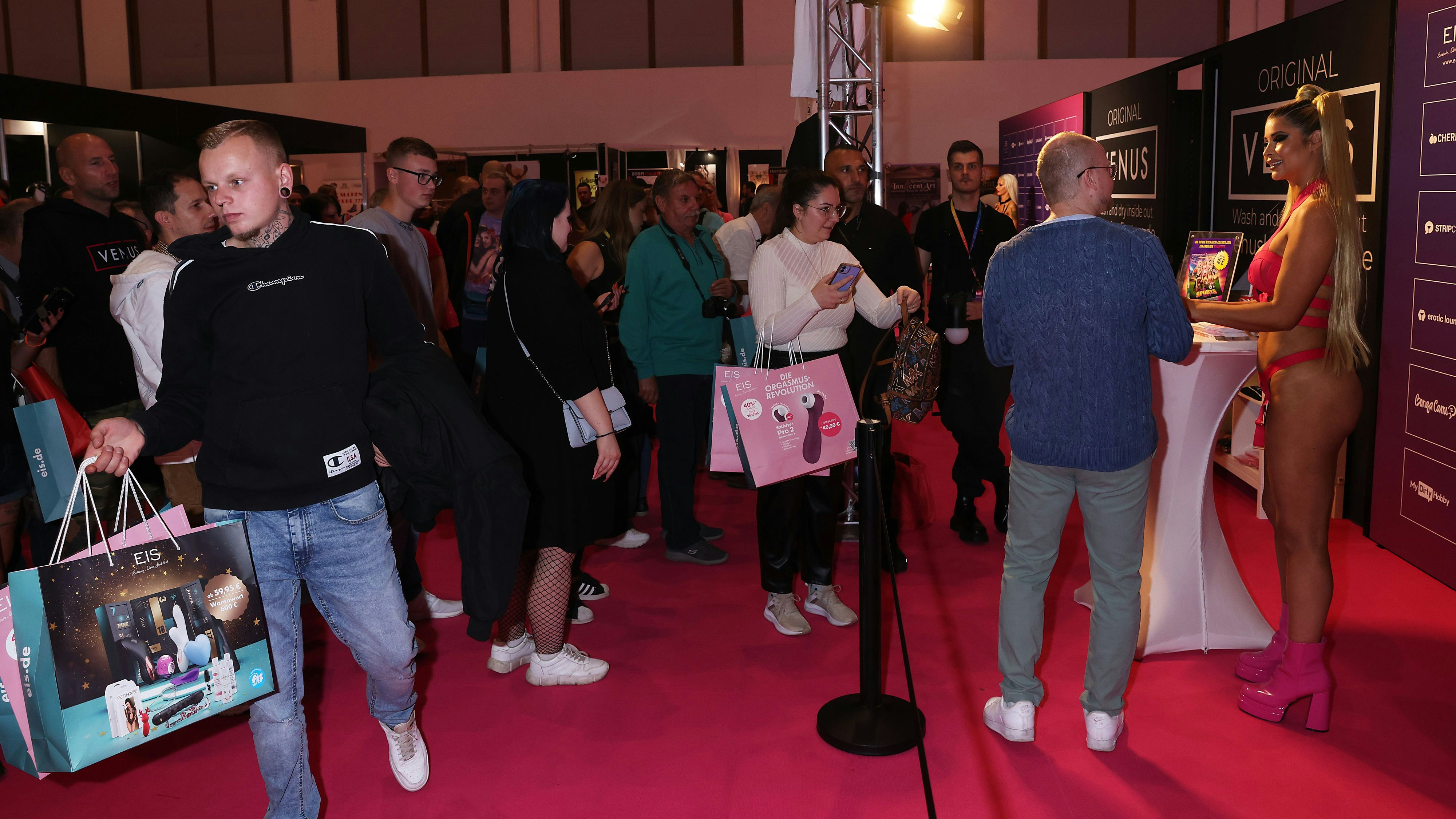Heute.at - Größte Erotik-Messe der Welt hat es richtig in sich