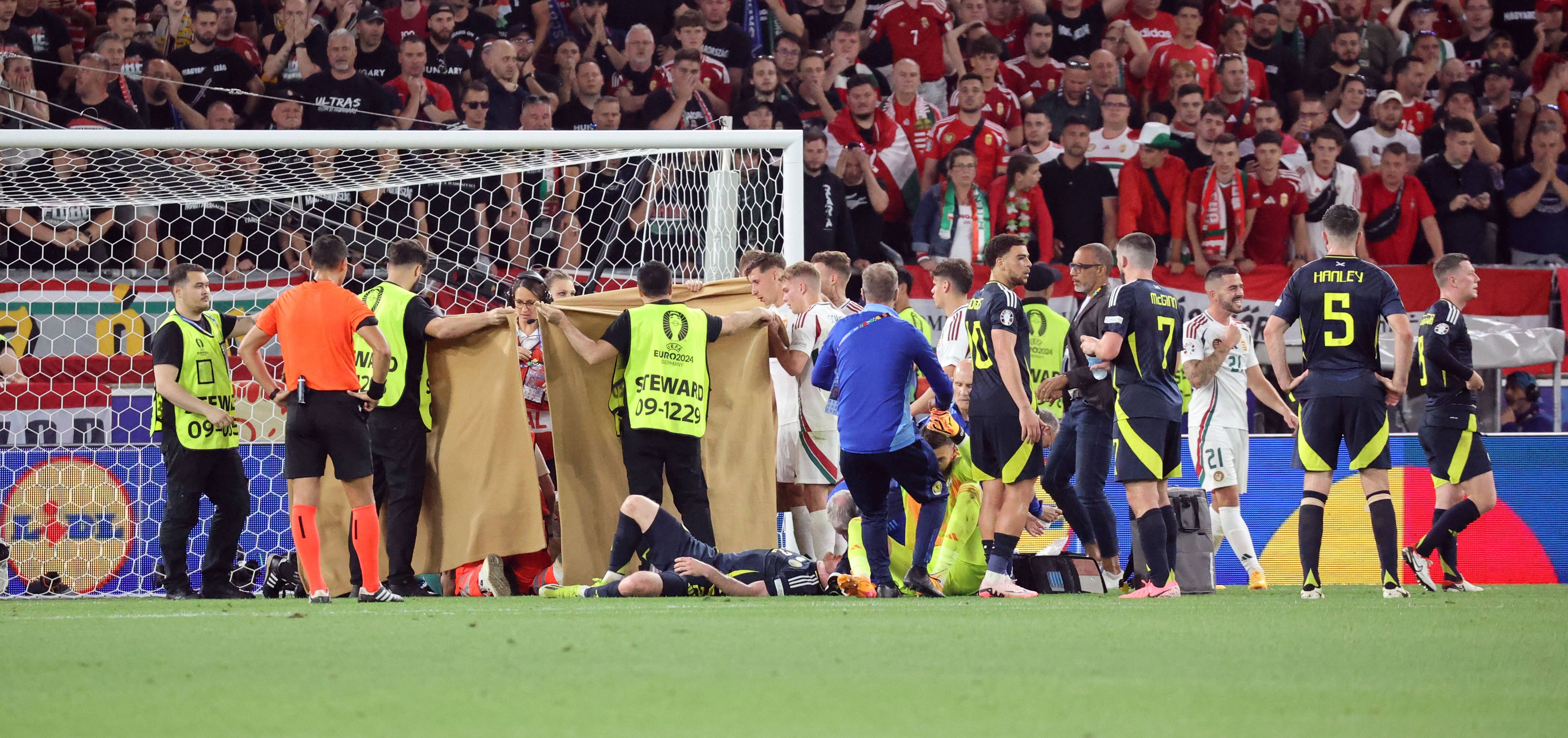 Barnabas Varga wurde vor neugierigen Blicken geschützt.