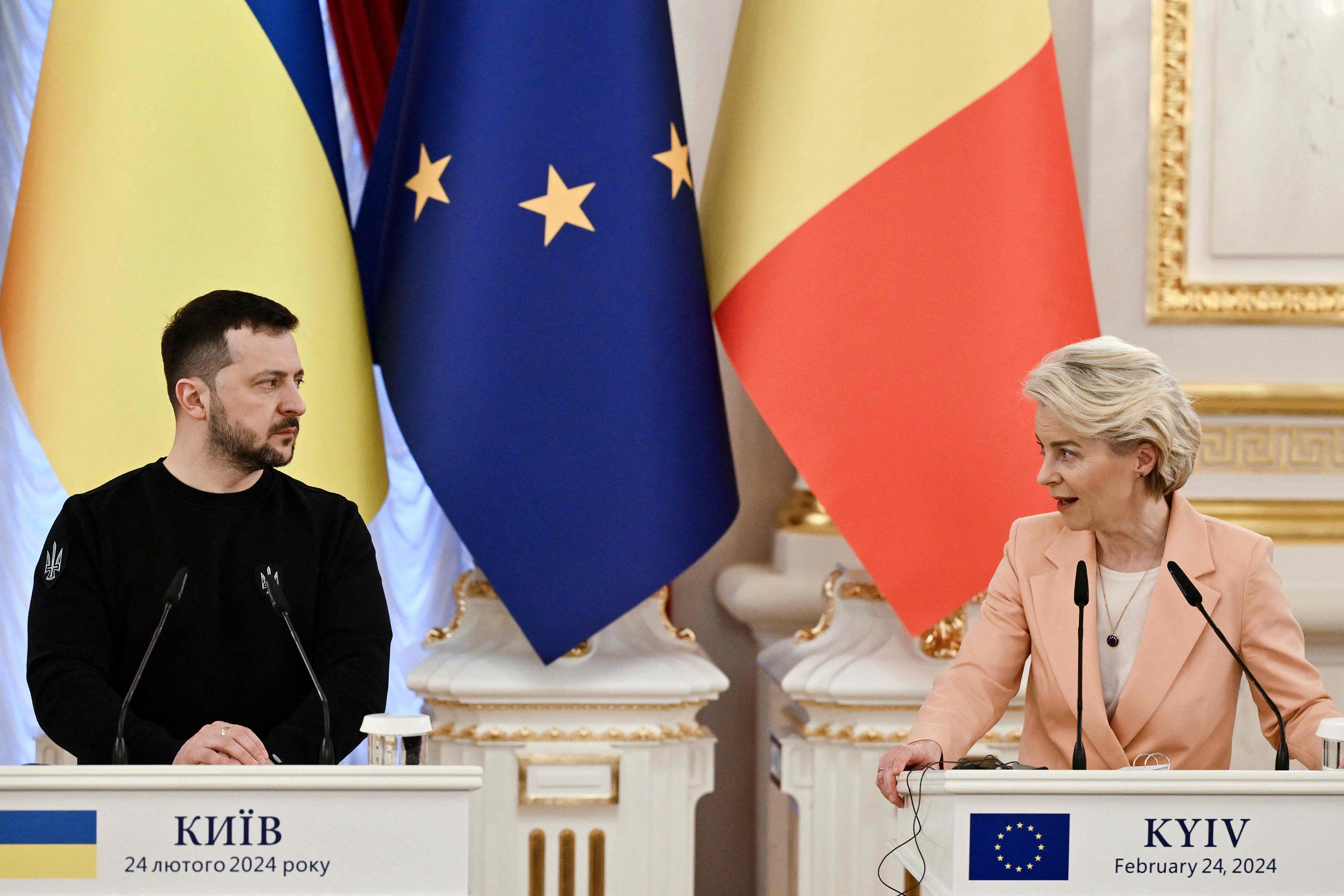 Der Beginn von Beitrittsgesprächen mit der von Russland angegriffenen Ukraine und deren kleinem Nachbarstaat Moldau war bereits bei einem EU-Gipfel grundsätzlich beschlossen worden.