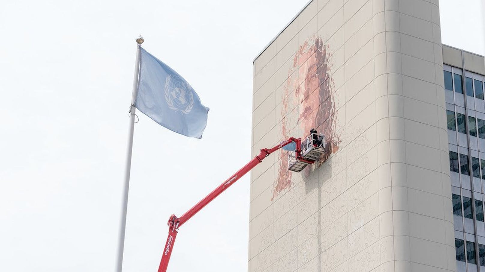 Das Gebäude ist über 50 Meter hoch.