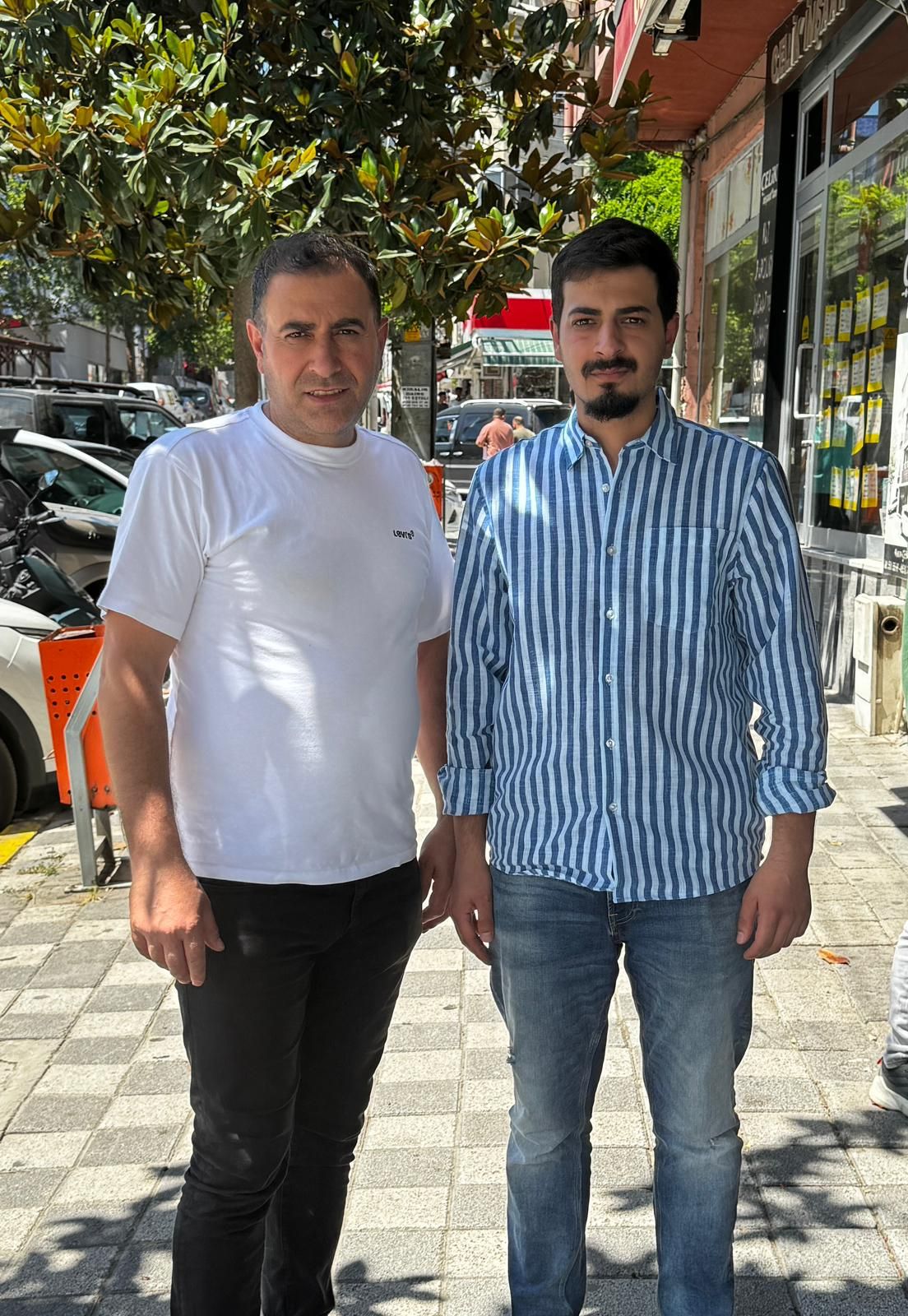 Der Traum vom eigenen veganen Geschäft rückt für Emre Tok (23, rechts) und seine Eltern vorerst in weite Ferne.