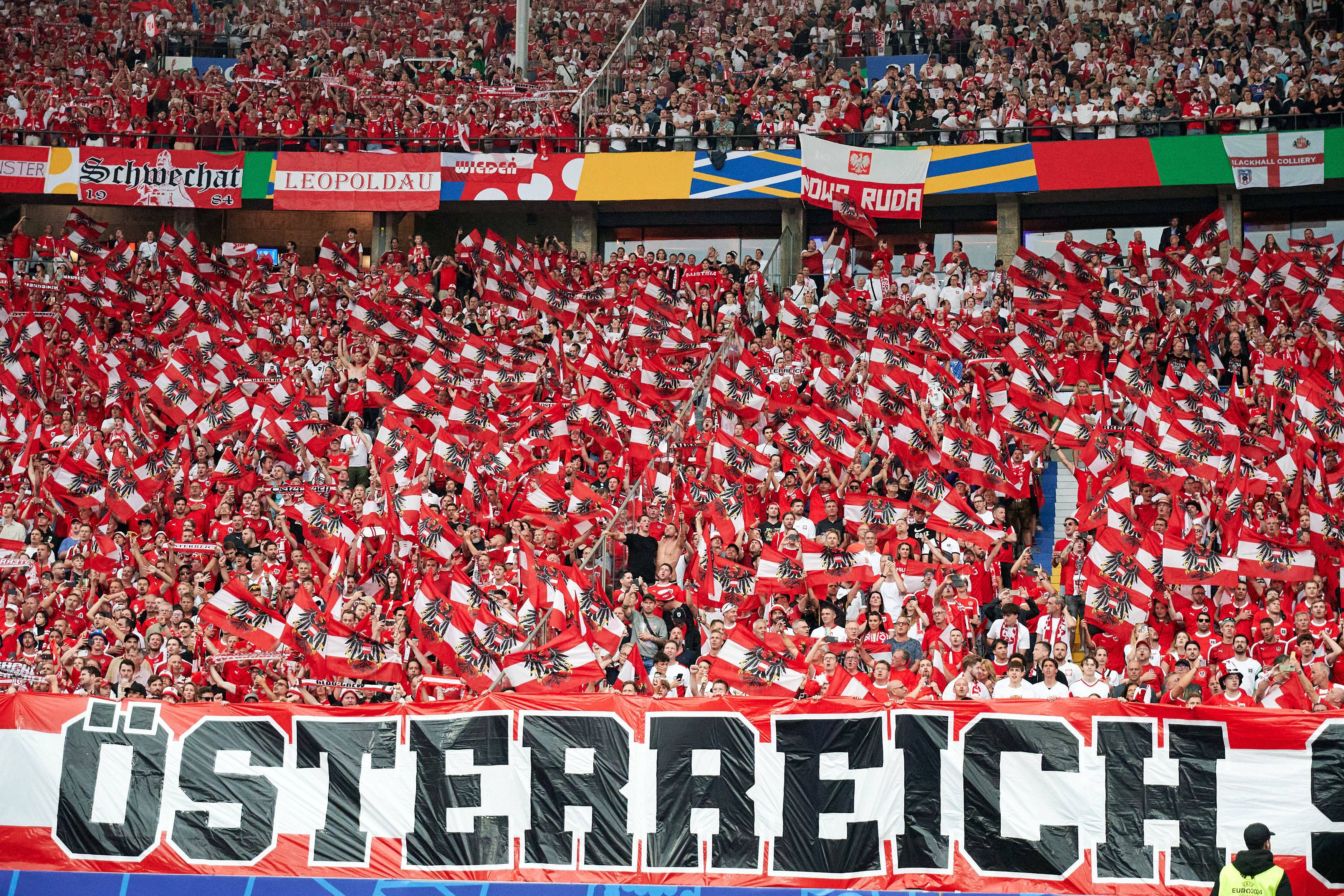 Die österreichischen Fans sind heiß auf das EM-Achtelfinale.