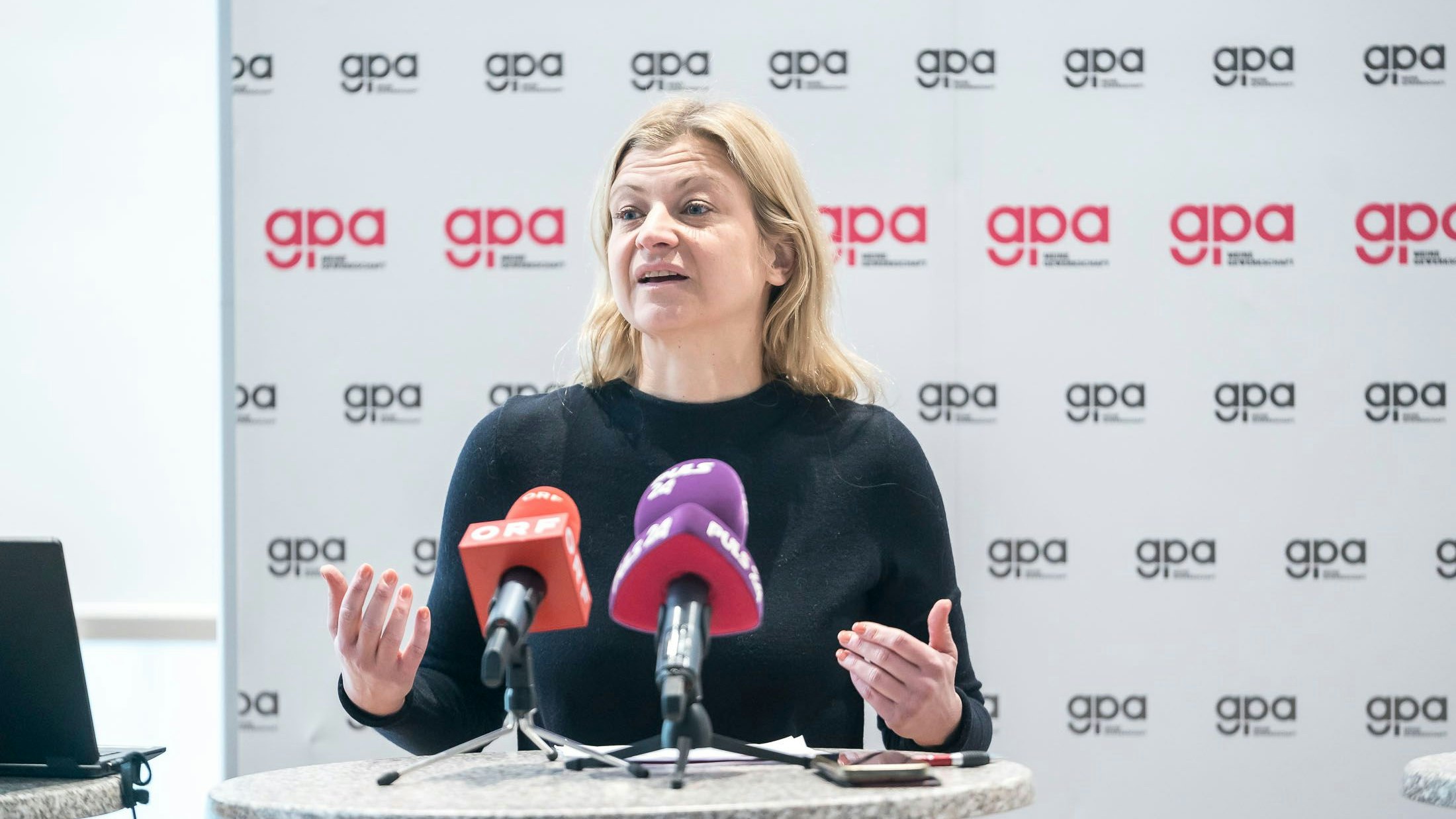 pressekonferenz der gpa zum thema österreich braucht eine millionörssteuer, studienpräsentation mit stefan friesenbichler (ifes) und barbara teiber, 20230227 foto: helmut graf/tageszeitung heute