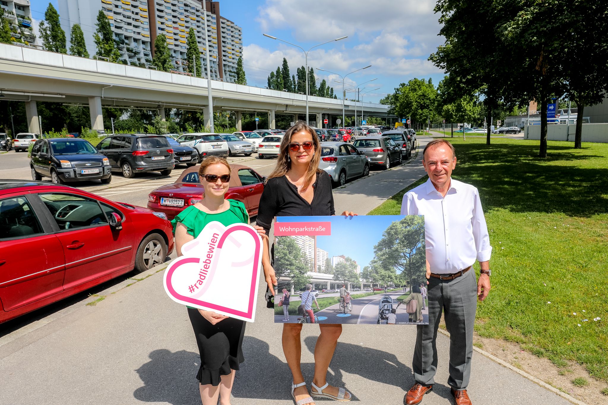Neos-Wien Mobilitätssprecherin Angelika Pipal-Leixner, Mobilitätsstadträtin Ulli Sima und Liesings Bezirksvorsteher Gerald Bischof (v.l.)