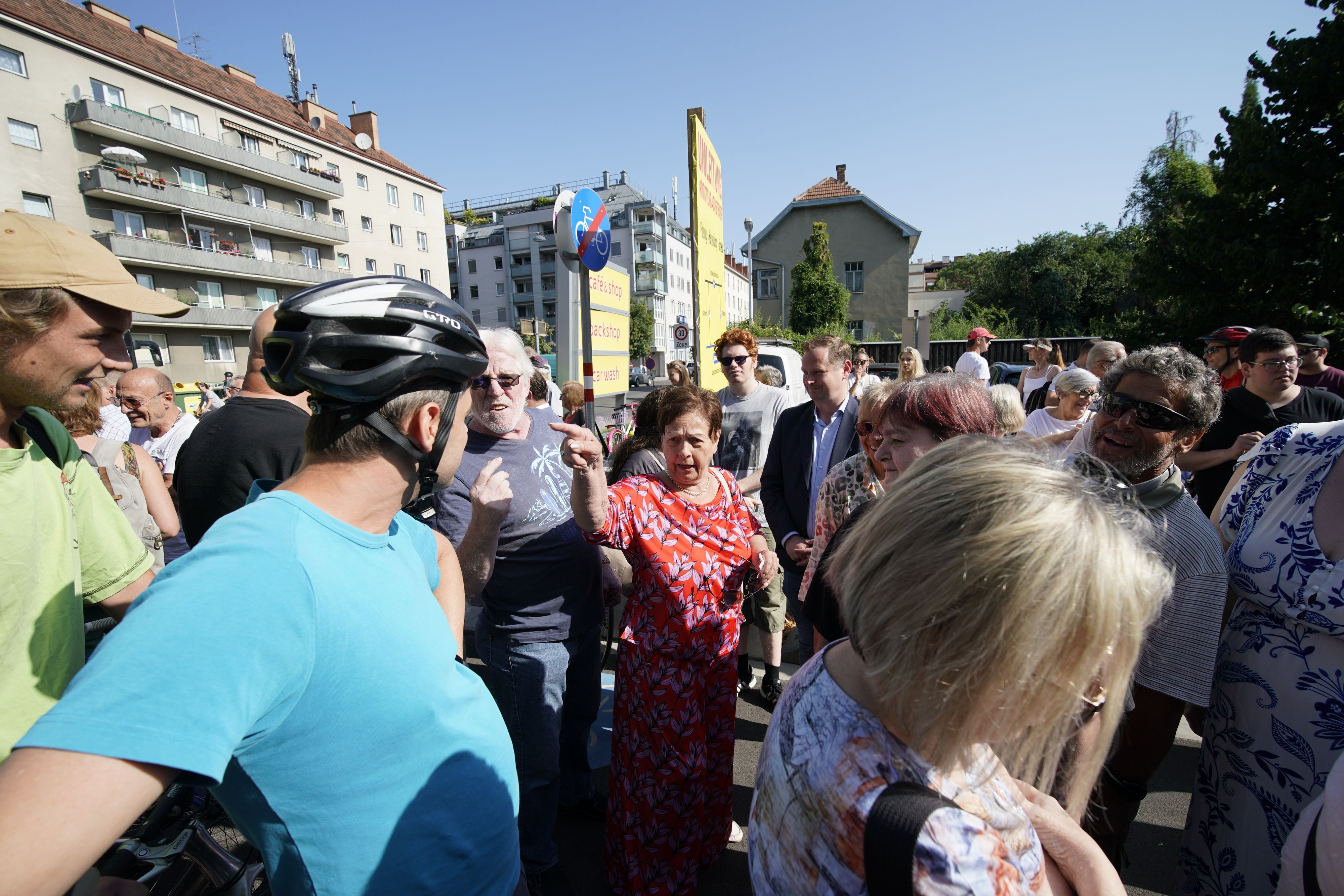 Polizei Musste Kommen – Demo-Duell Auf "Geister-Radweg" - Anrainer ...