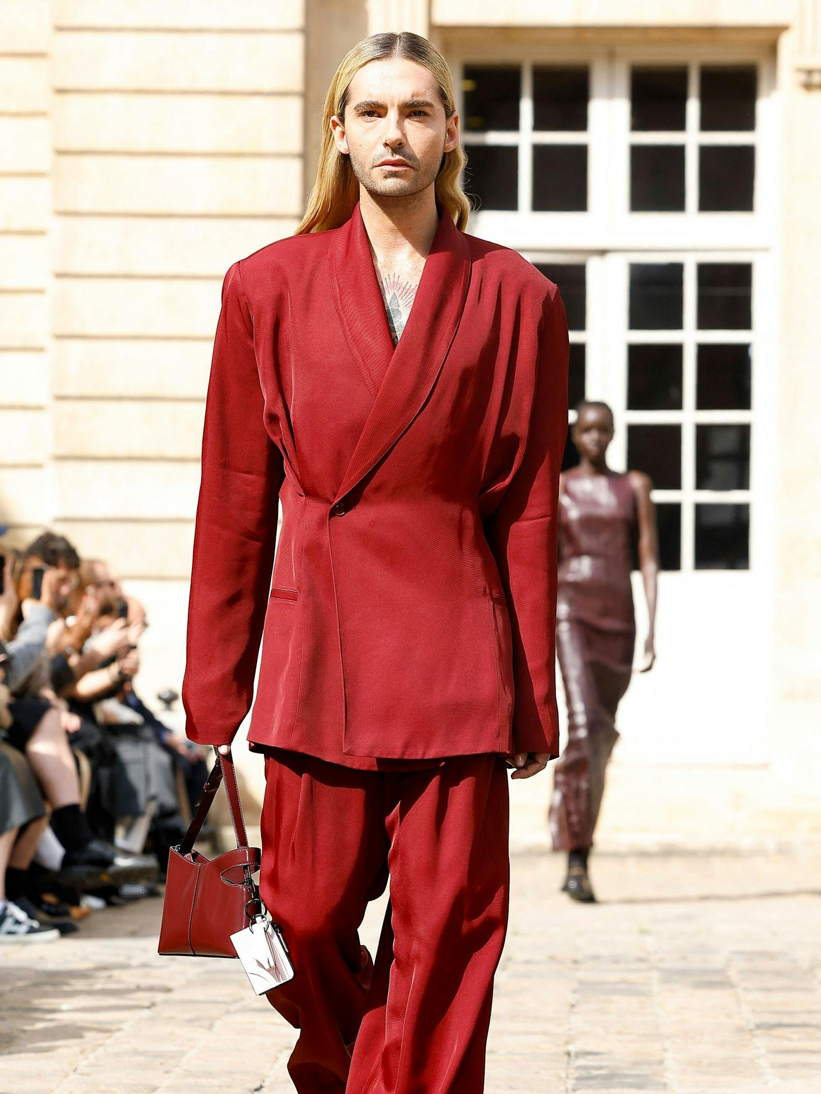 So wie für die Marke GN Louis Gabriel Nouchi auf der Pariser Fashion Week hat man Bill Kaulitz bisher noch nie gesehen.