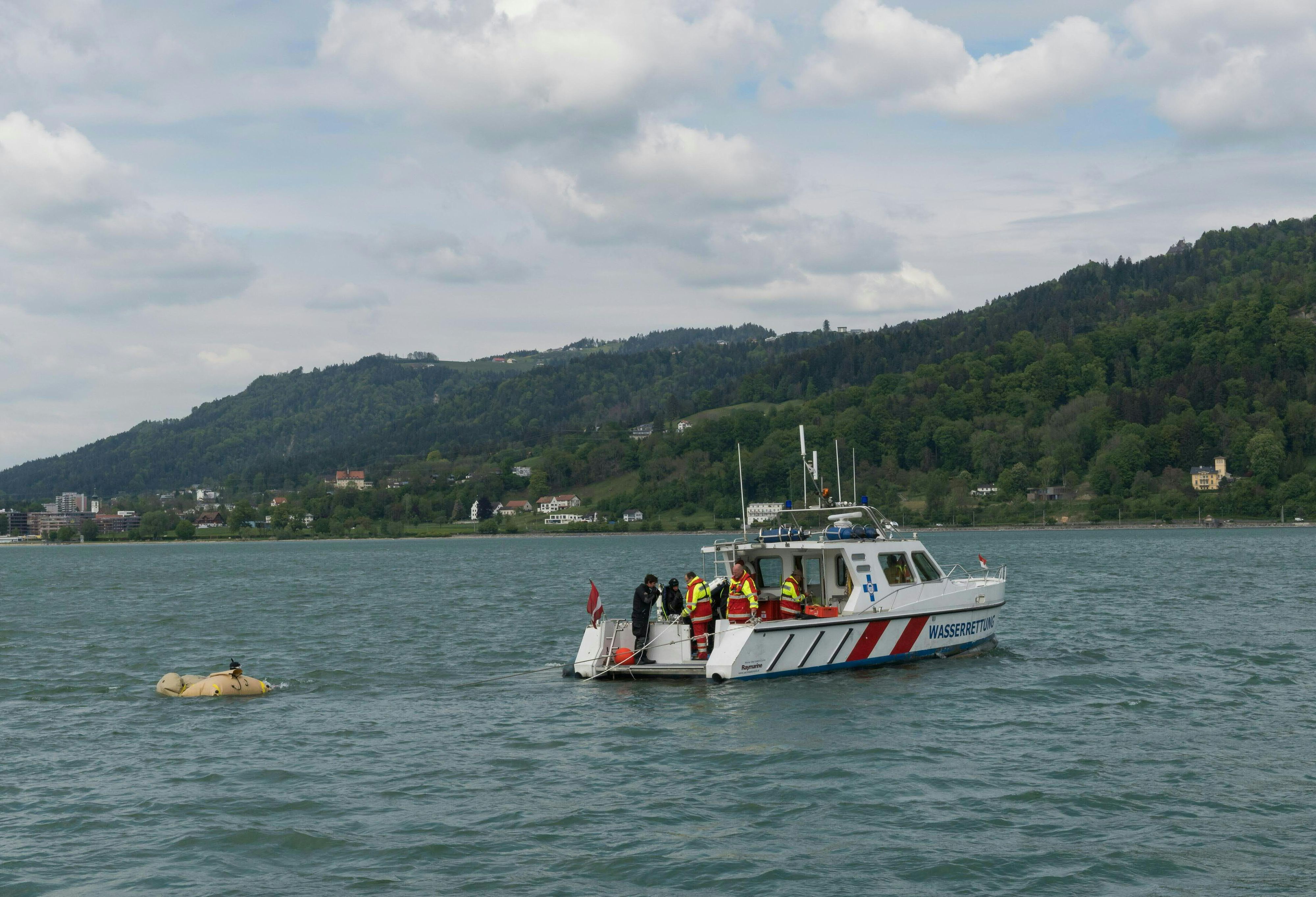 Einsatzkräfte der Wasserrettung auf dem Bodensee. Archivbild.