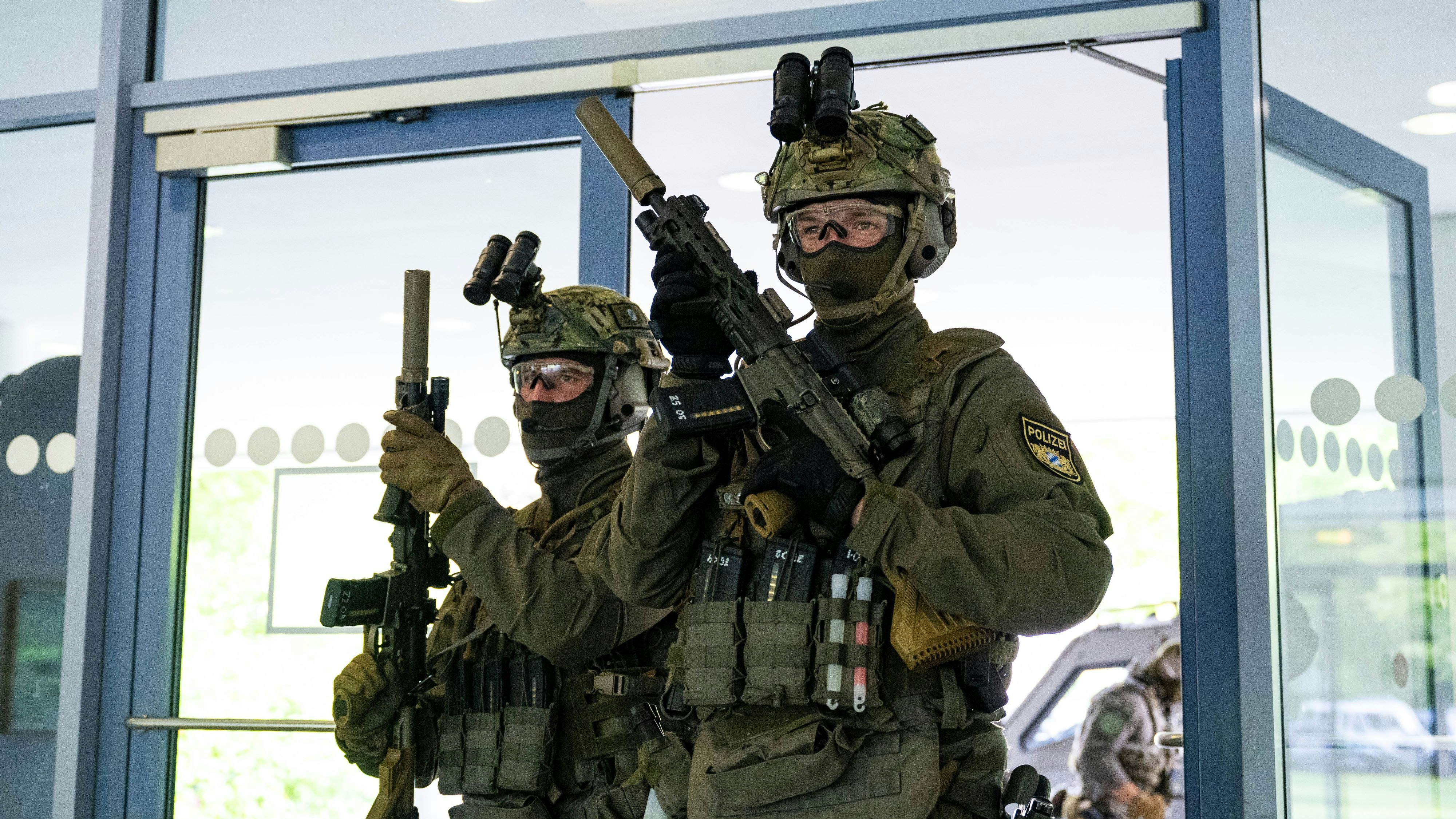 Download von www.picturedesk.com am 25.06.2024 (14:49).  01 September 2023, Bavaria, Munich: Task forces of the Special Operations Command (SEK) Southern Bavaria of the Bavarian Police, photographed during the press event "50 Years of Special Units of the Bavarian Police". Photo: Lennart Preiss/dpa - 20230901_PD2501 - Rechteinfo: Rights Managed (RM)