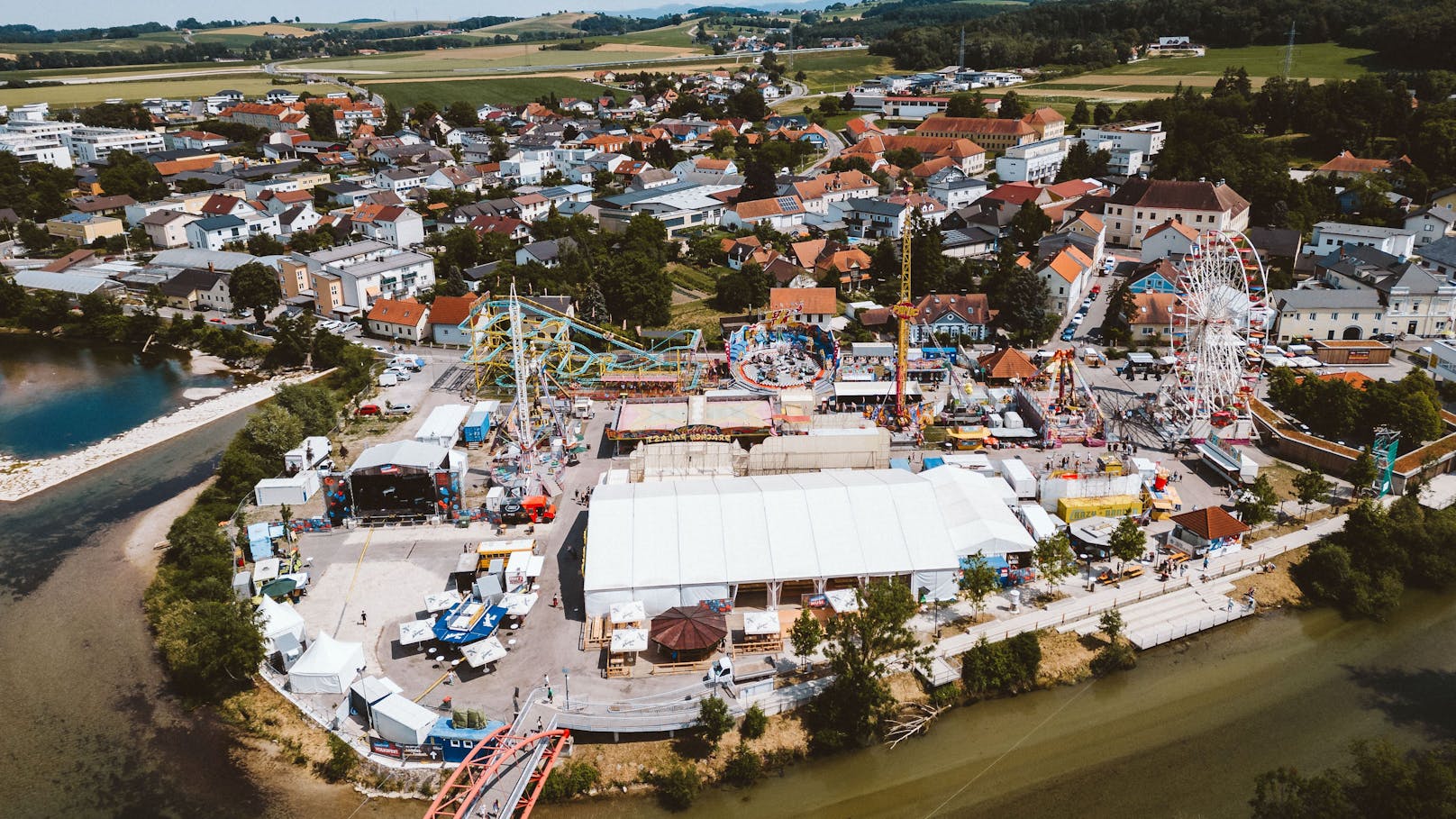 Das Volksfest in Wieselburg bietet Spiel und Spaß für alle Altersgruppen. Neben einem Vergnügungspark werden köstliche Schmankerl und stylische Drinks geboten.