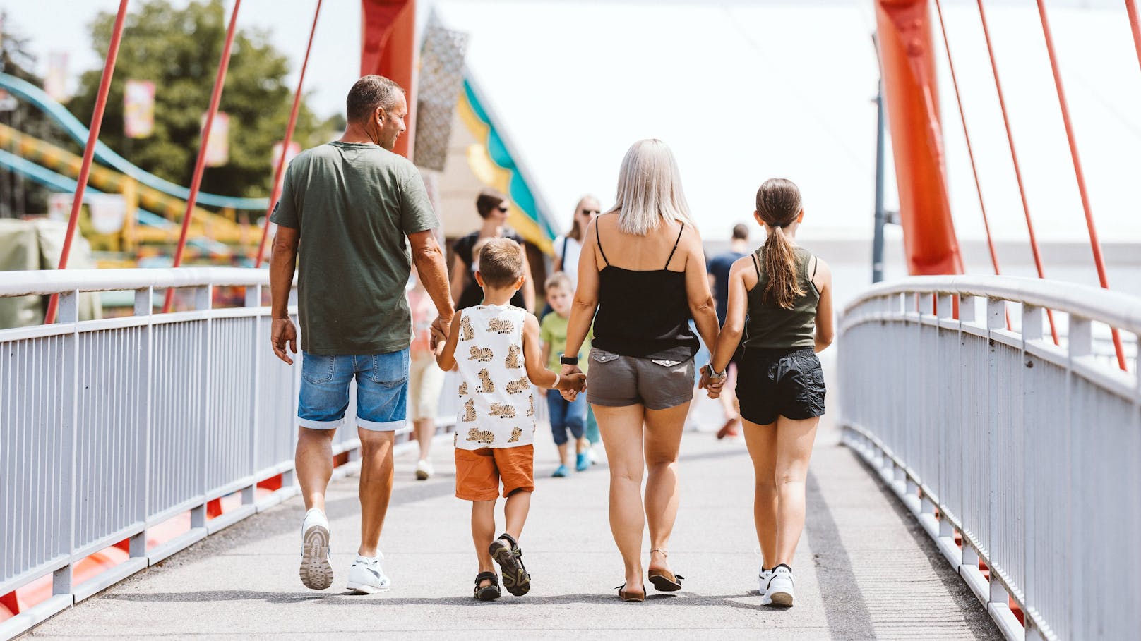 Das Volksfest in Wieselburg bietet Spiel und Spaß für alle Altersgruppen. Neben einem Vergnügungspark werden köstliche Schmankerl und stylische Drinks geboten.