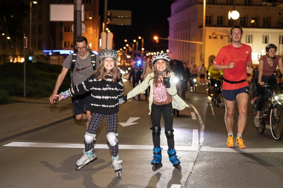 In dieser Nacht wird gerollt und gerudert für den Klimaschutz und für den Spaß
