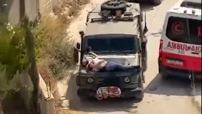 Der Verletzte wurde wie eine Jagdtrophäe auf die Motorhaube gefesselt.